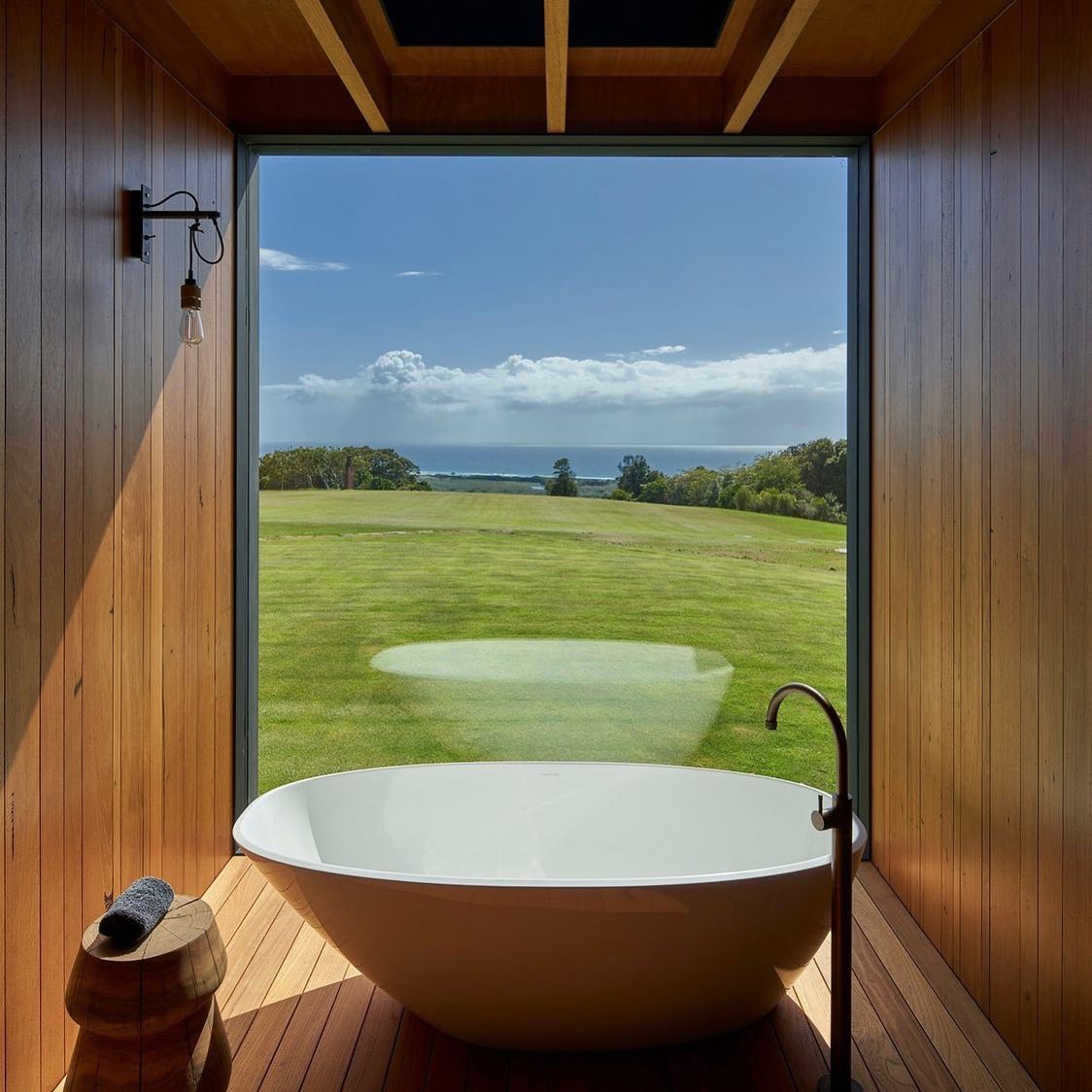 Lighting perfection and breathtaking views at Contemplation House
….
Builder @heanesbuilt
Electrical @coughran_electrical
Architect @virginiakerridge
📸 @micnic_pics
