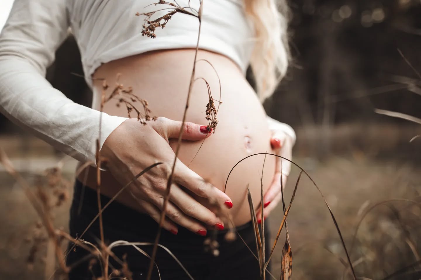 Liebe im Bauch | Unser großes Glück ist unterwegs
Das Glück eines Kindes beginnt lange bevor es geboren wird, im Herzen von zwei Menschen, die einander sehr gern haben.
(Phil Bosmans)
Einige von euch haben es bereits erfahren bzw. gesehen ☺️ ich bin schwanger! Um unsere Dreisamkeit in vollen Zügen genießen zu können, befinde ich mich ab 09.01.2024 in der Babypause. Eure Yoga Block-Karten dürft ihr selbstverständlich bei Belinda, Sandra und Lars einlösen (siehe Stundenplan in den Highlights).
.
.
#babypause #yoga #liebeimbauch #babyglück #yogastudiowellbeing #inbalance #dreisamkeit #familienglück #schwangerschaft #yogini #yogatirol 📸 @katharinaederarts