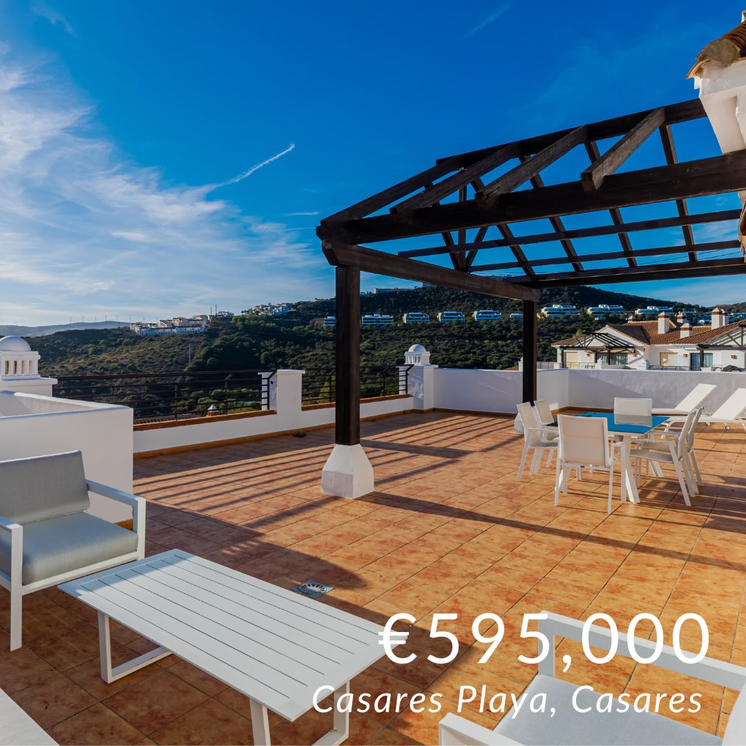 📍 Albatross Casares, Casares Playa
🌊 Fantastic sea views
☀️ All day sun
💶 €595,000
🏖️ 1 mile from beach (2 mins drive)
🛌 3 bedrooms
🛁 3 bathrooms
🌅 South-West facing apartment
🌟 Spacious design
💦 3 pools + green areas
📐 134m2 + 98m2 terrace
🔥 Fire place
🚗 2 underground parking spaces
📦 2 store rooms
🔐 Inside 24h gated private community
🌞 Amazing sunset views every evening
✅ Full rental license in place