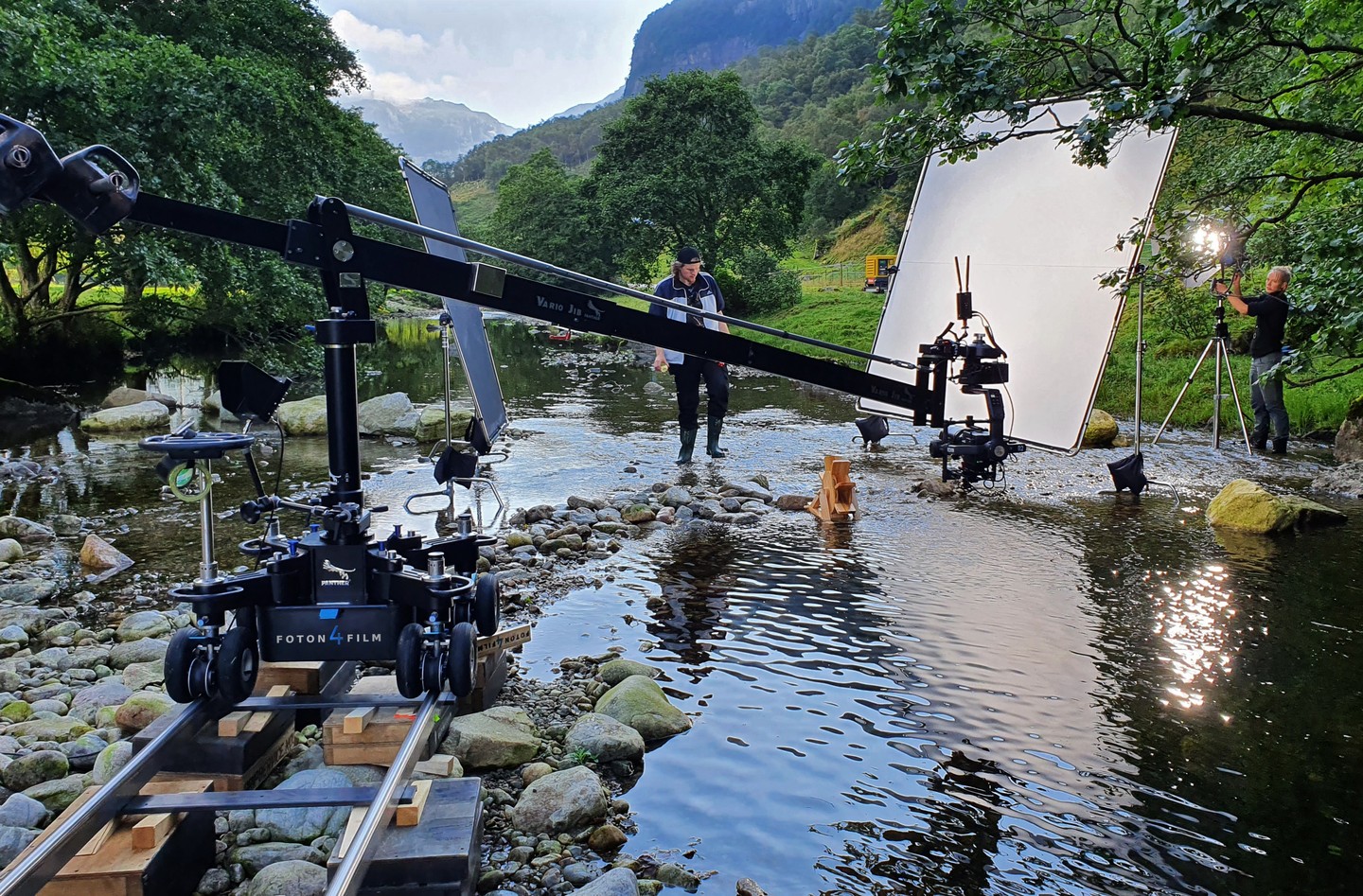 Commercial shoot for @easeenorway .
Produced by @moxey.no .
Key Grip: Mikkel Brekne Munkvold
@kosemikkel
#easee #moxey #foton4film #getagrip #griprigs #griplife #keygrip #filmmaking #filmproduction #filmcrew #productioncompany #cinematography #filmmakers #gripandelectric #gripandlighting #filmindustry #onlocation #behindthescenes #setlife #filmcrewlicious #filmcrewlife #onset #gripequipment #filmmakerlife #filmgrip #gripset #jibcrane #jibshot #dollytrack #dollyshot