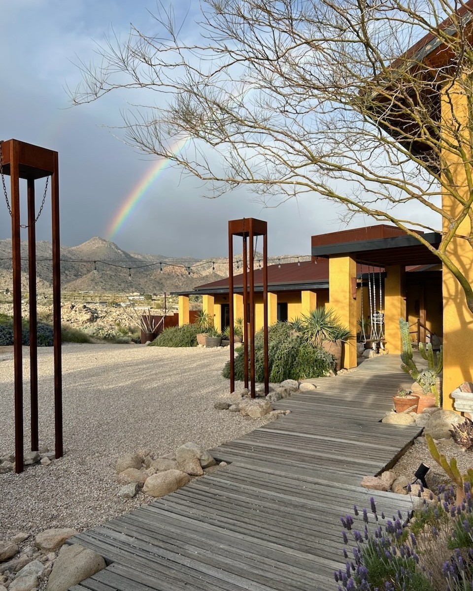 Love and gratitude to our amazing guests! A beautiful, desert rainbow shot by The Clines on a recent Spring sunrise.
•
•
#SacredSands #SacredSandsJoshuaTree #JoshuaTree #JoshuaTreeCalifornia #JoshuaTreeNP #DesertVibes #DesertLife #DesertLandscapes #DesertViews #bohodecor #bohochicstyle #BoutiqueHotel #joshuatreehotel #joshuatreeairbnb #joshuatreevibes #joshuatreestyle #MojaveDesert #ArtistRetreat #ResetYourMind #romanticgetaway #coupleswhotravel #DesertChic #DesertOasis #MountainView #MountainViews