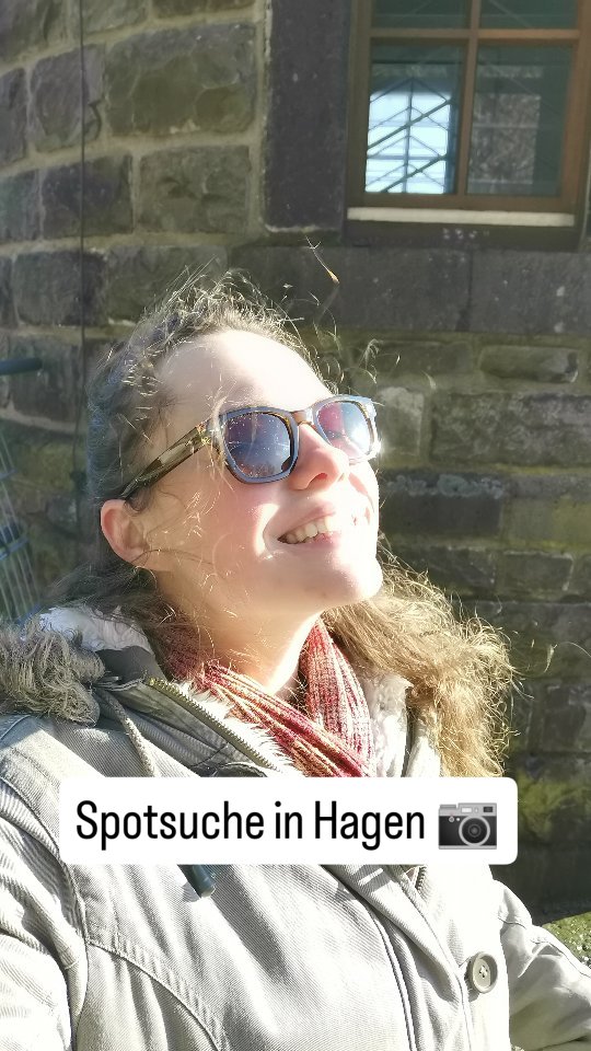 Stopp! Bevor ihr eure Kamera einpackt und zur Haspertalsperre fahrt, schaut euch das hier an. ✋
Seit meinem Umzug von der Grafschaft nach Hagen bin ich im „Location-Fieber“. Mein Anspruch: Ich teste die Spots für euch vorab, damit es beim Shooting keine bösen Überraschungen gibt. 🕵️♀️
Mein Fazit zur Haspertalsperre:
✨ Wunderschön? Ja, die Natur ist pur und die Ruhe am Wasser magisch.
🥾 Aber: Man muss es wollen!
Wer hier shooten will, muss gut zu Fuß sein. 30 Minuten Fußmarsch sind das Minimum.
Für fitte Babybauch-Mamis, sportliche Couples oder Hunde-Shootings ist es ein Traum. 🐾 Aber für ein umfassendes Familienshooting mit Kids oder wenn ihr viel Abwechslung bei den Hintergründen wollt? Da sage ich ganz ehrlich: Sucht euch lieber einen anderen Spot!
Ich möchte, dass eure Shooting-Experience entspannt ist und nicht in einer Wanderung ausartet (es sei denn, ihr liebt genau das! 😉).
Hagen & Umgebung – jetzt seid ihr gefragt:
Wo muss ich als „Zugezogene“ unbedingt mal mit der Kamera hin? Wo gibt es die versteckten Schätze? Schreibt es mir in die Kommentare! 👇
#Hagen #Haspertalsperre #FotografHagen #locationcheck