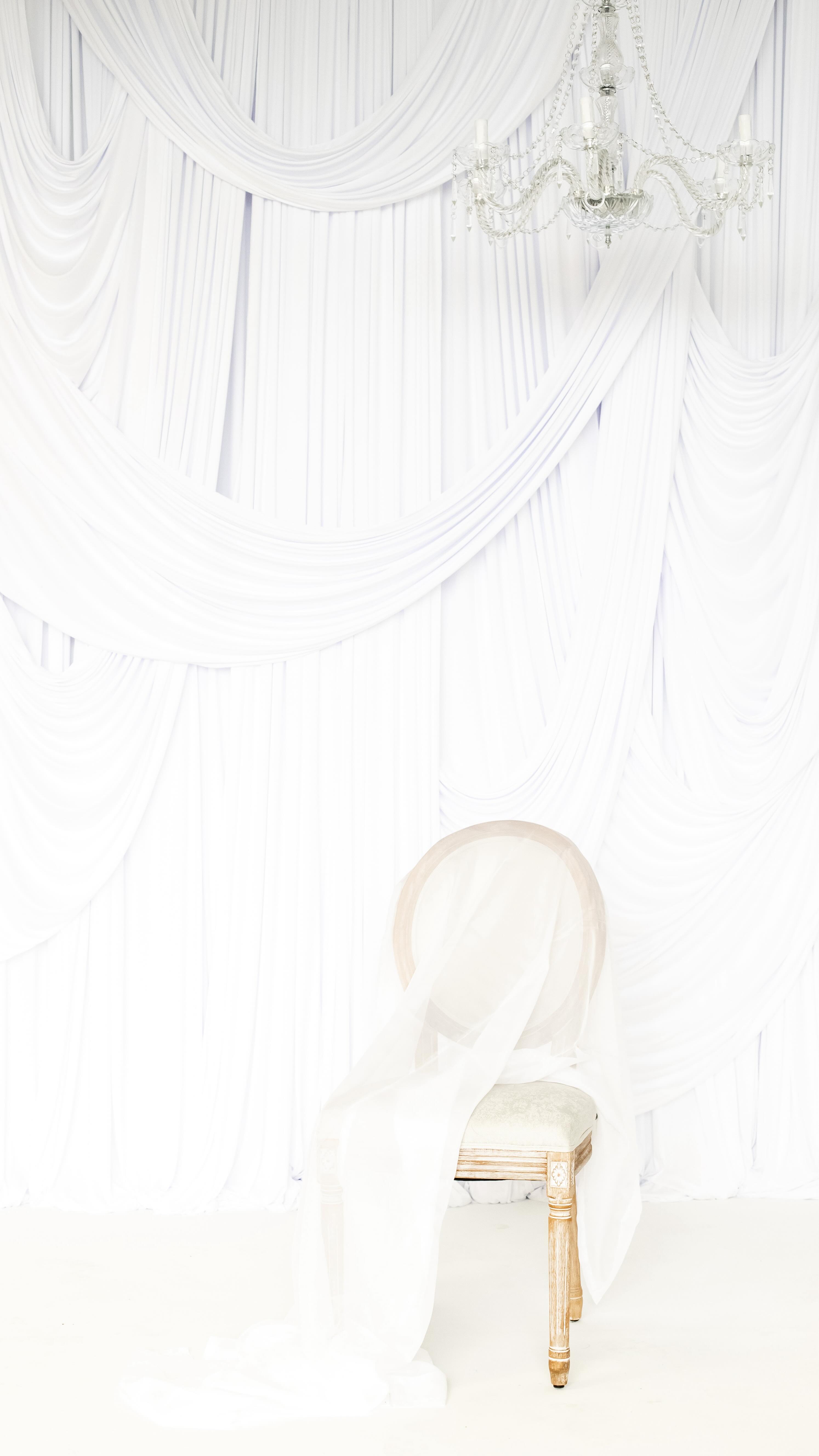 New draping install at Allure Loft 🤍
Soft, timeless, and perfect for motherhood, maternity, newborn, and editorial sessions.
Photos available in Allure’s gallery on our website.
Available now | Possibly for a limited time.
Backdrop styled as shown within a working studio space.