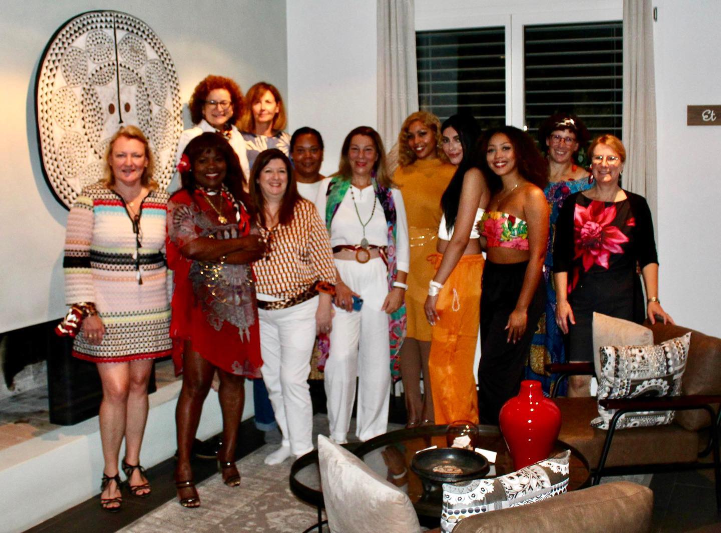 Je me réjouis de vous revoir 🌺
.
.
#amitiés #rallyegirls #voitureclassique #pilotesfeminines #cargirls #rallyesuisse #pilotesrallyeautomobile #femmessolidaires #passionneesdevoituresanciennes