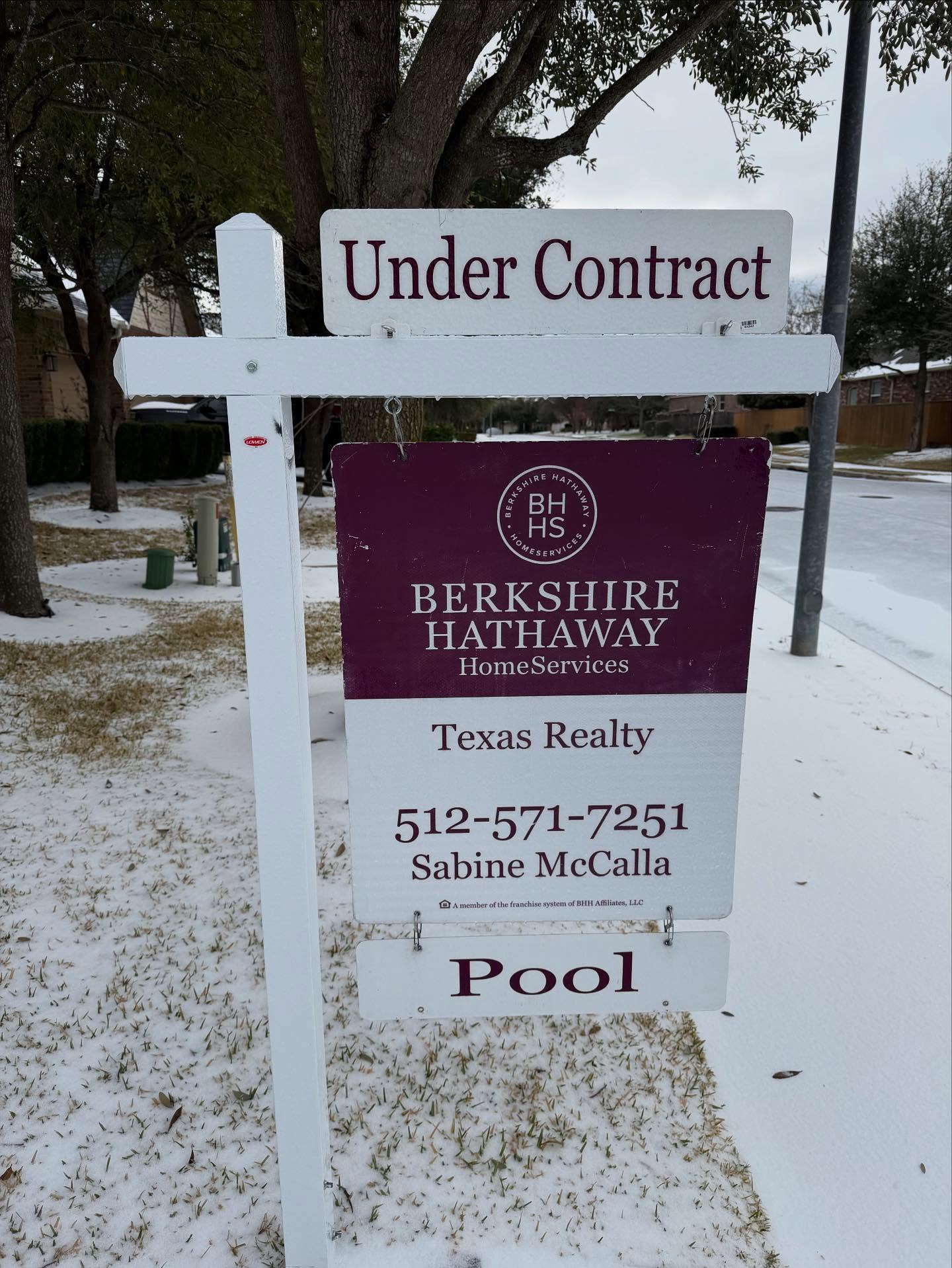 I don’t think I have ever had a For Sale sign in the snow. ❄️ ☃️ Snow doesn’t happen too often in Central Texas. And it’s proof that homes sell in every season. Even with a pool.
#SnowDay #texasweather #TexasWinter #NewBeginnings #RealtorLife
#UnderContract #FirstTimeForEverything #WinterRealEstate #SoldInAnySeason #Grateful #RealEstateLife #HomeJourney #austinrealestate #austinrealtor #germanrealtorinaustin #germanrealtorintexas #soldbysabine