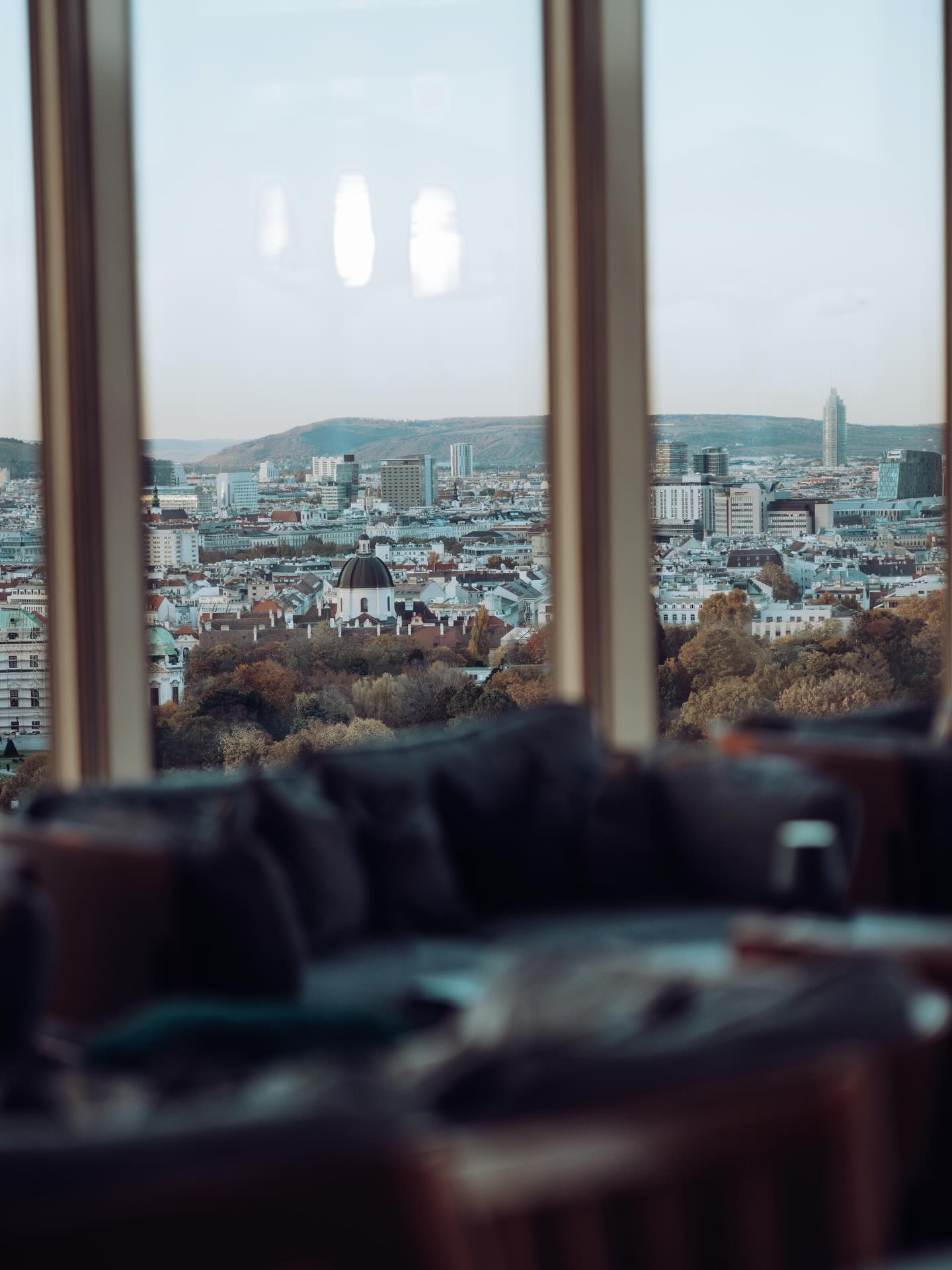 Rooftop moments that blend cozy lounge vibes with breathtaking views — the kind of atmosphere you wish could last a little longer. 🌇✨
#AuroraRooftopBar #RooftopVibes #CityViews #viennamoments
