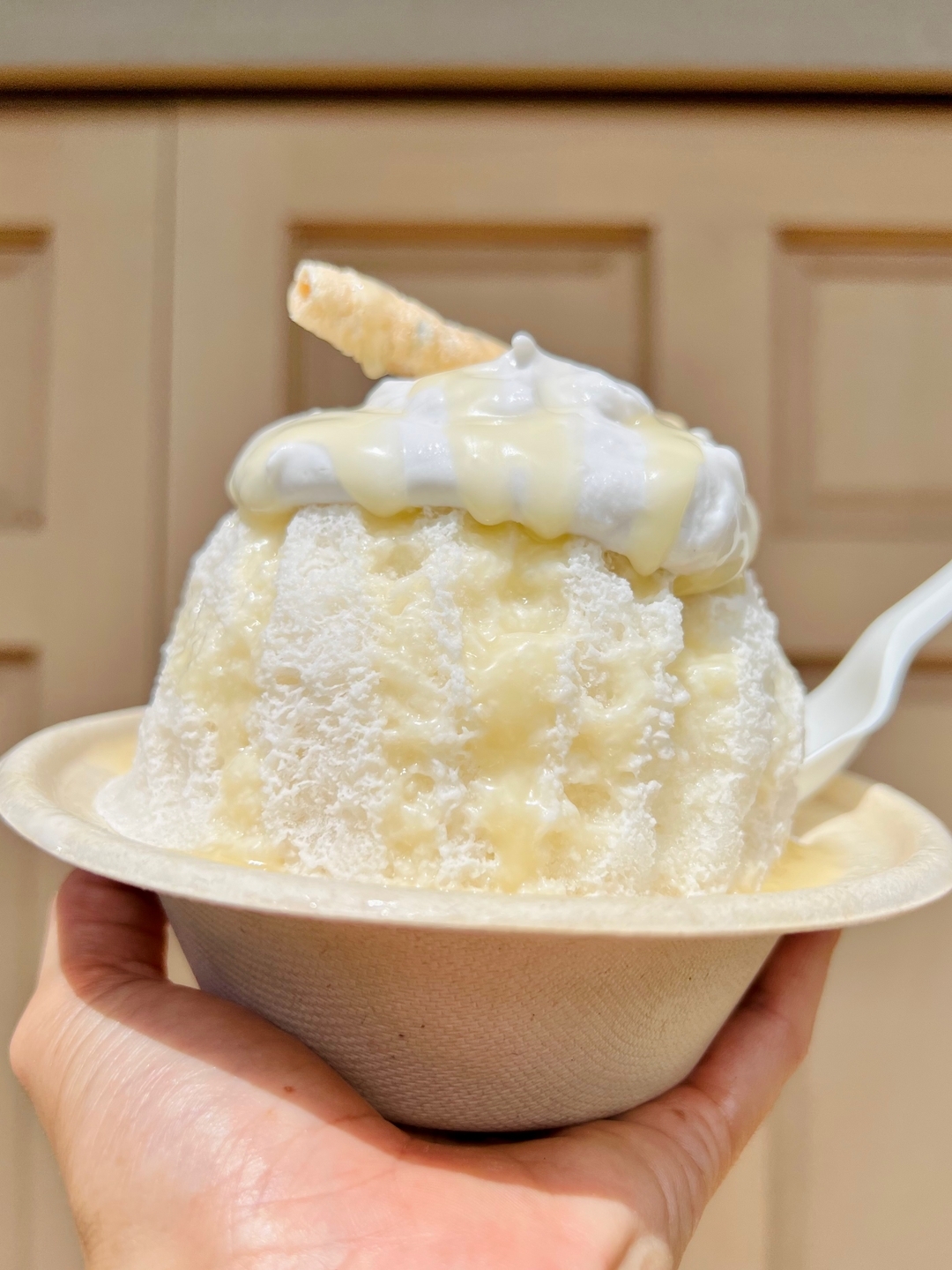 One of our most popular combinations, the Coconutty! Coconut shave ice over Mac Nut ice cream topped with our Homemade Haupia Cream, Coconut Condensed Milk, and Coconut wafer.
Pro tip: Substitute the Mac Nut ice cream for Chocolate OR the Coconut shave ice for Cacao shave ice.
#kulashaveice #kulashaveicens #shaveice #shaveicelovers #coldbrew #kahuku #onokinegrindz #foodie #hawaifoodies #foodstagram #foodiesofinstagram #hawaiisbestkitchens #localkinegrindz #hawaiieats #oahueats #oahufoodie #eathawaii #honolulueats #hawaiistagram #whattoeatinhawaii #808eats #northshore #farmtotable #supportlocal #smallbusiness #dessertmenu #coconut #macnut #haupiacream