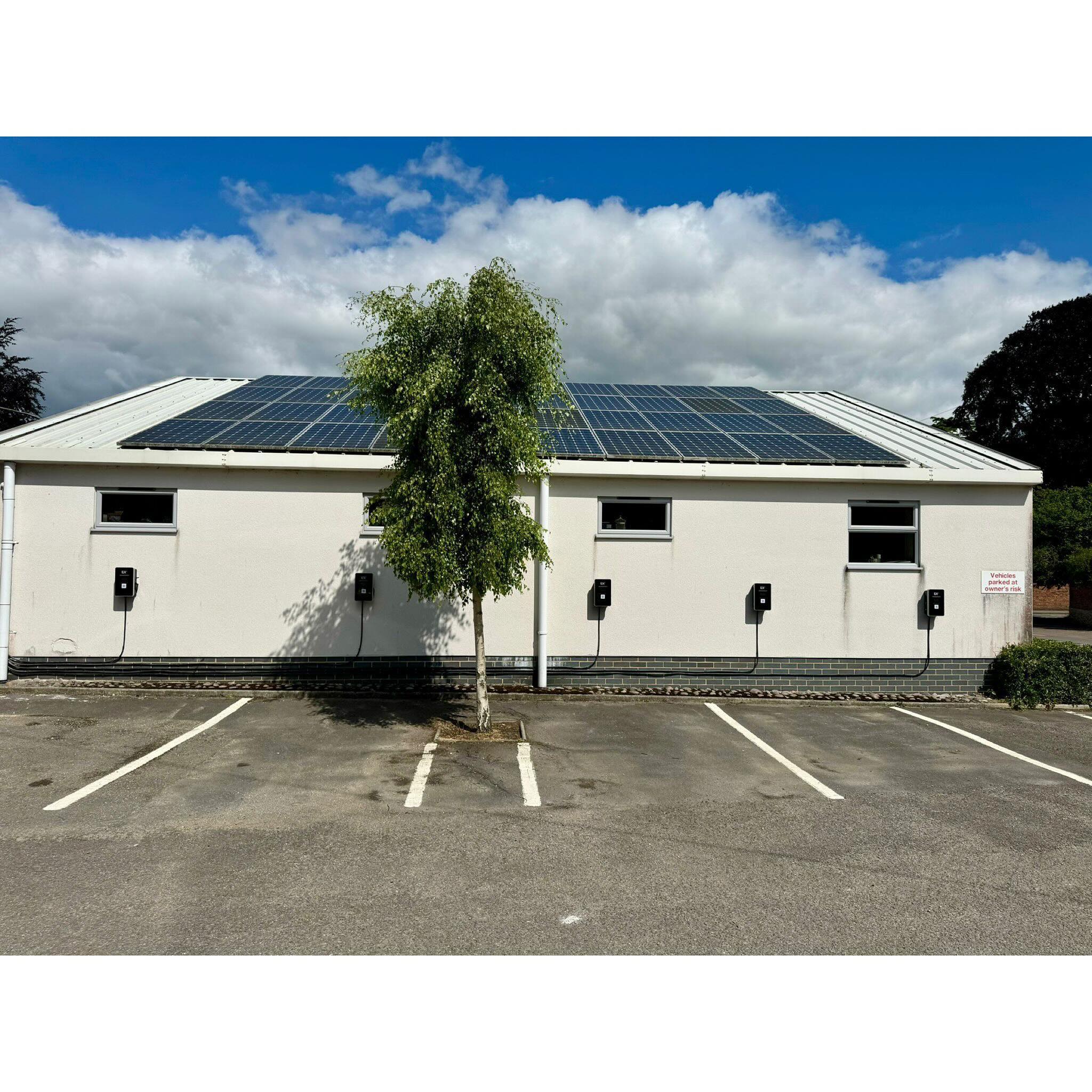 Great start to the week. โ๏ธ ๐ โก๏ธ
Completing the installation of 5x EV charging points at a school and installing optimisers on an existing PV system to maximise its efficiency.
#Renewableenergy #EV #Solar #reduceCO2
#lukemanelectrical