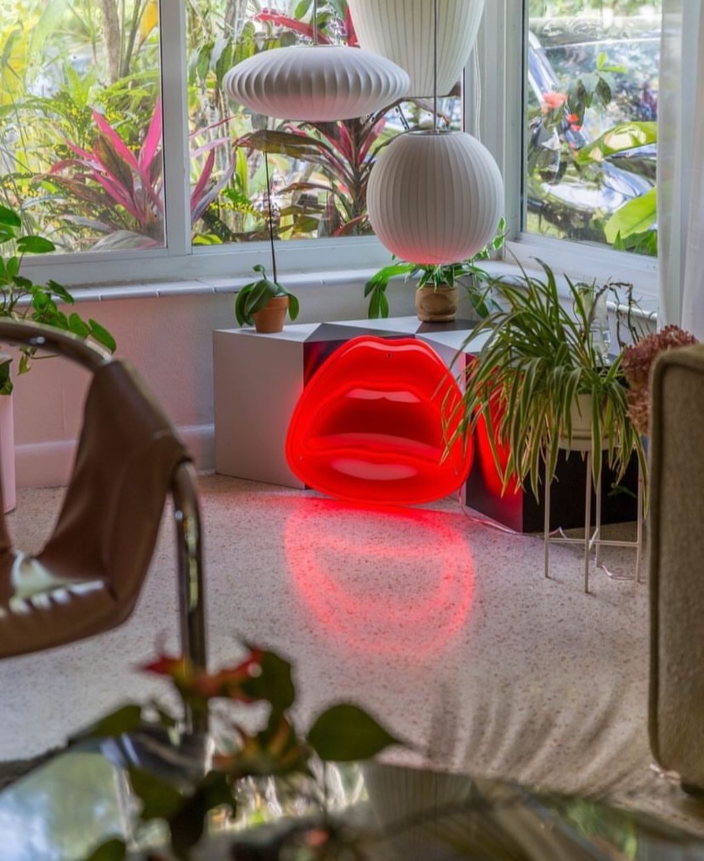 Illuminez votre salon avec un néon sur mesure, parfaitement adapté à votre style 👩🎨
Apportez une touche moderne et unique à votre intérieur !