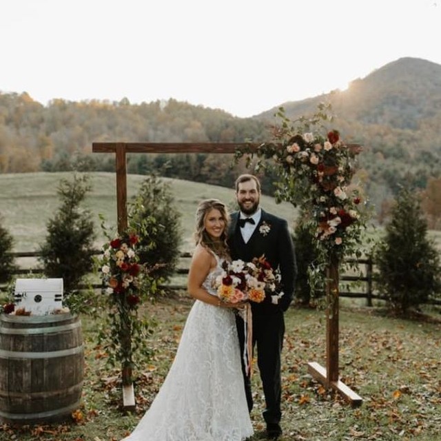 We love a happily ever after.
#destinationwedding #blueridgemountains #ncweddingvenue #outdoorwedding #mountainwedding #rusticwedding #fallwedding #boonenc #boonewedding