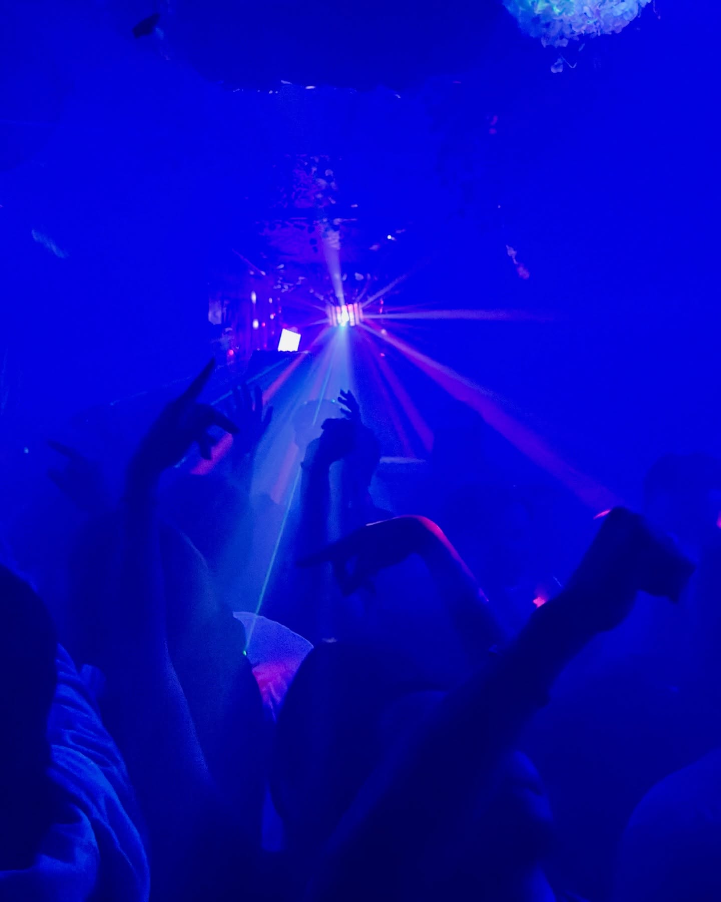 If you’re skiing in the States, do you just call it Afterski?
#afterski #mammoth #skiing #lakanukimammoth