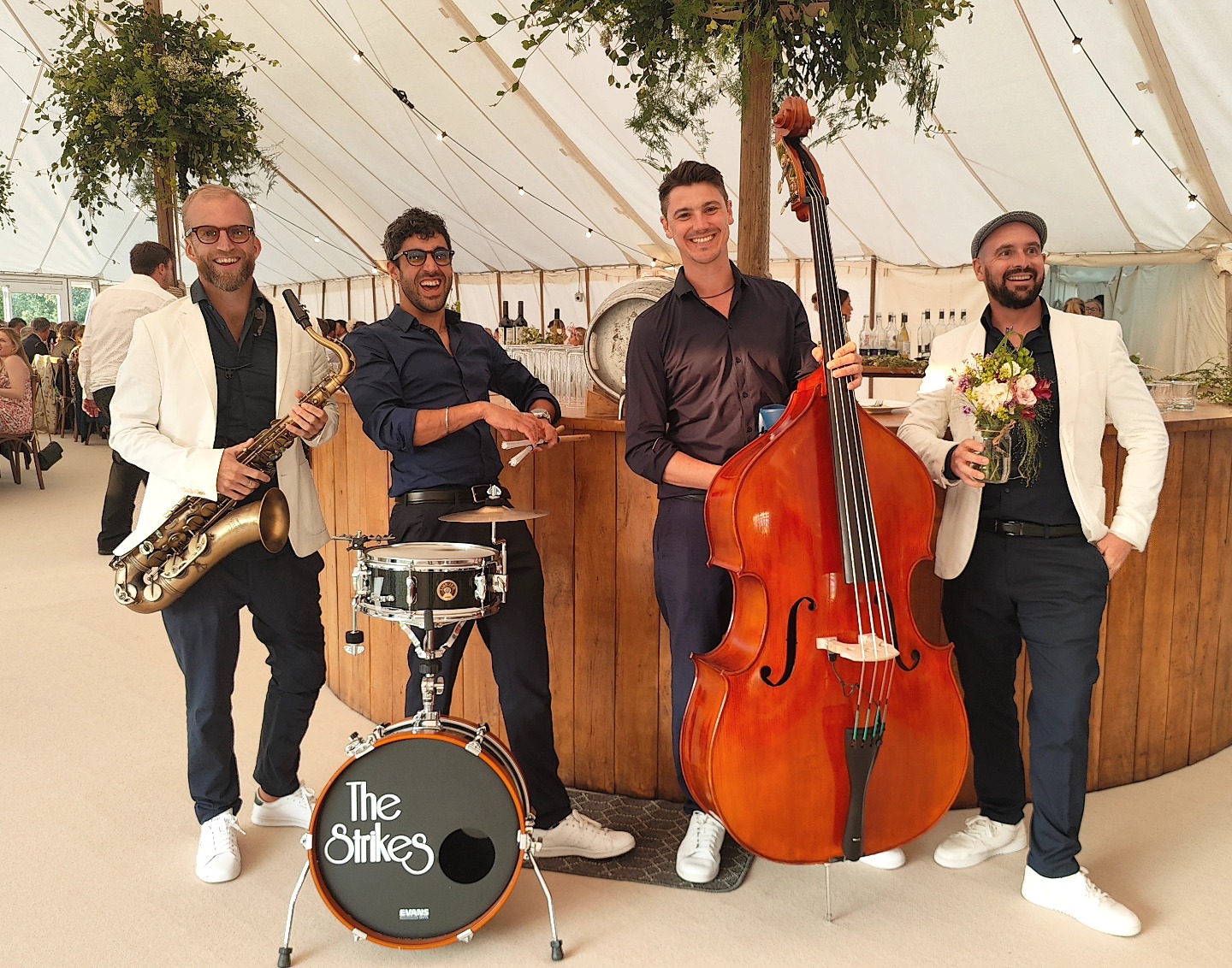 A proper start to the wedding season with love, laughter and happiness! ❤️🙏🎶
•
#thestrikes #wearethestrikes #wedding #luxuryweddings #luxuryevents #strollingband #saxophone #doublebass #contrabass #drums #guitar