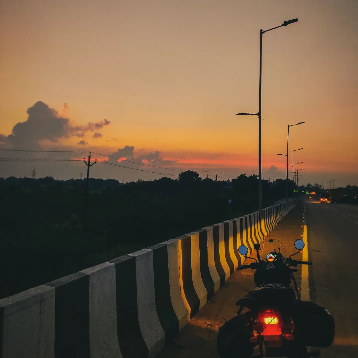 I am not a big fan of riding at night, but riding into the sunset? Every effing time!
#bikersforgood #bfgsquad #thebestpeoplearound #chasingthesunset #therepublicofelsewhere #therepublicofnowhere #RidePure #PureMotorcycling #RoyalEnfield #RoyalEnfieldRides #RoyalEnfieldTribe @RoyalEnfield @RoyalEnfieldRides @RoyalEnfieldTribe