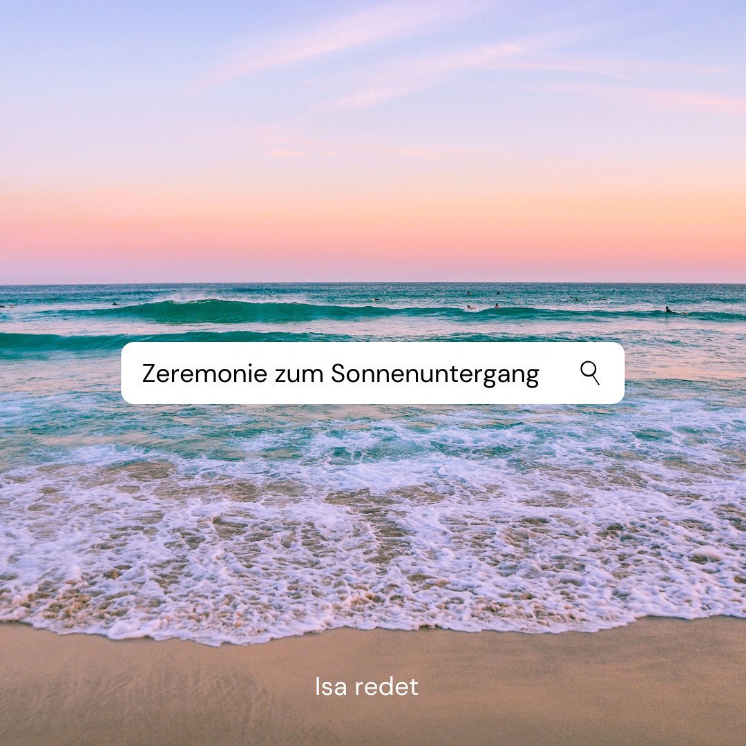 🌅 Bei dem Wetter aktuell denkt man sich gerne an solche Orte, oder?
Das besondere Licht am Abend, die noch warme aber nicht mehr brüllend heiße Luft, es geht ein leichter Wind. Wäre das nicht das perfekte Setting für Eure Zeremonie? Gestern habe ich mit einem Paar genau darüber gesprochen, wir werden bei ihrer Juli-Hochzeit die Freie Trauung nach dem Abendessen und vor der Party machen. Es gibt einige Vorteile: Gäste sind entspannt, satt und niemand kann abgehetzt zu spät kommen, die Sonne knallt nicht mehr, dafür sind schon der Mond und Sterne am Himmel, das Licht ist magisch, Lichterketten und Kerzen unterstreichen die Stimmung, wenn es dunkler wird. Eure freie Trauung ist das, was wir gemeinsam daraus machen. Habt Ihr noch mehr Ideen? Egal was ihr ausheckt, ich bin dabei! 💫
.
.
.
#freietrauung #freierednerin #freierredner #hochzeit #wedding #inspo #party #sundowner #sonnenuntergang #creativity #love #wirheiraten #elopement #verlobt #brautkleid #brautstrauß #sundownerweddings #isaredet #heirateninhessen #darmstadt #littlebusiness #goldenhour