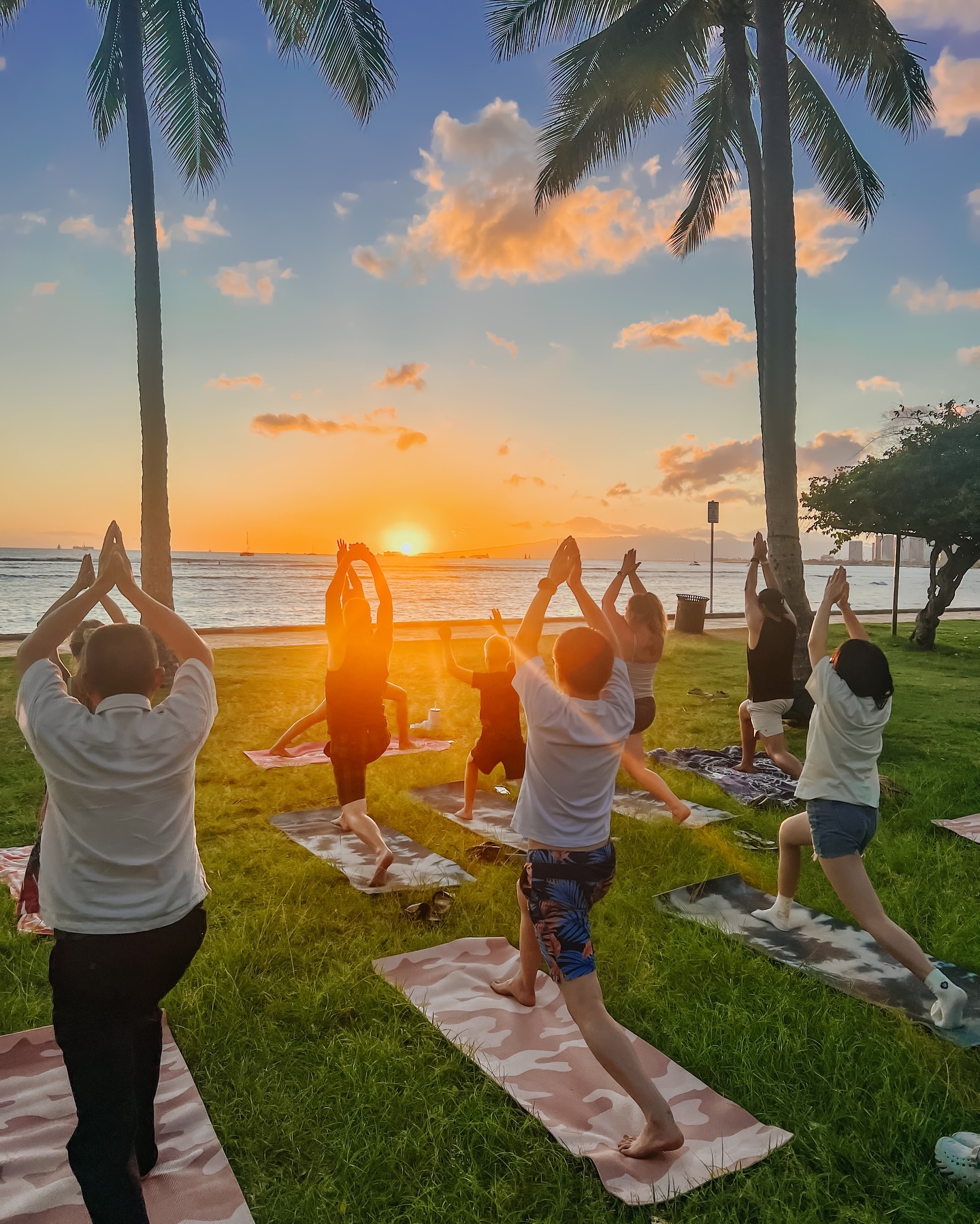 Yoga and sunsets 🌅 what more do you need on your Hawaii vacation?
All level, shapes and ages WELCOME!
www.overtherainbowyoga.com