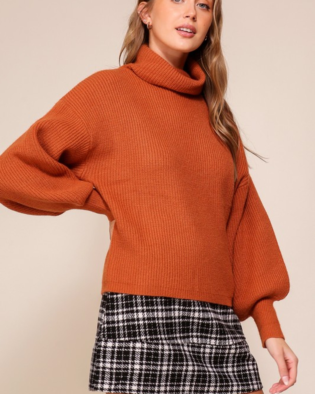 Cozy Vibes Turtle Neck Sweater — oversized comfort, tailored style. Now $14 (was $24)! ✨ Soft, stretchy, and perfect for layering this season. Limited quantities left — snag your size. Link in Bio #CozyVibes #TurtleNeck #FallFashion #ConwaysFashionHouse #SweaterWeather #StyleStaple