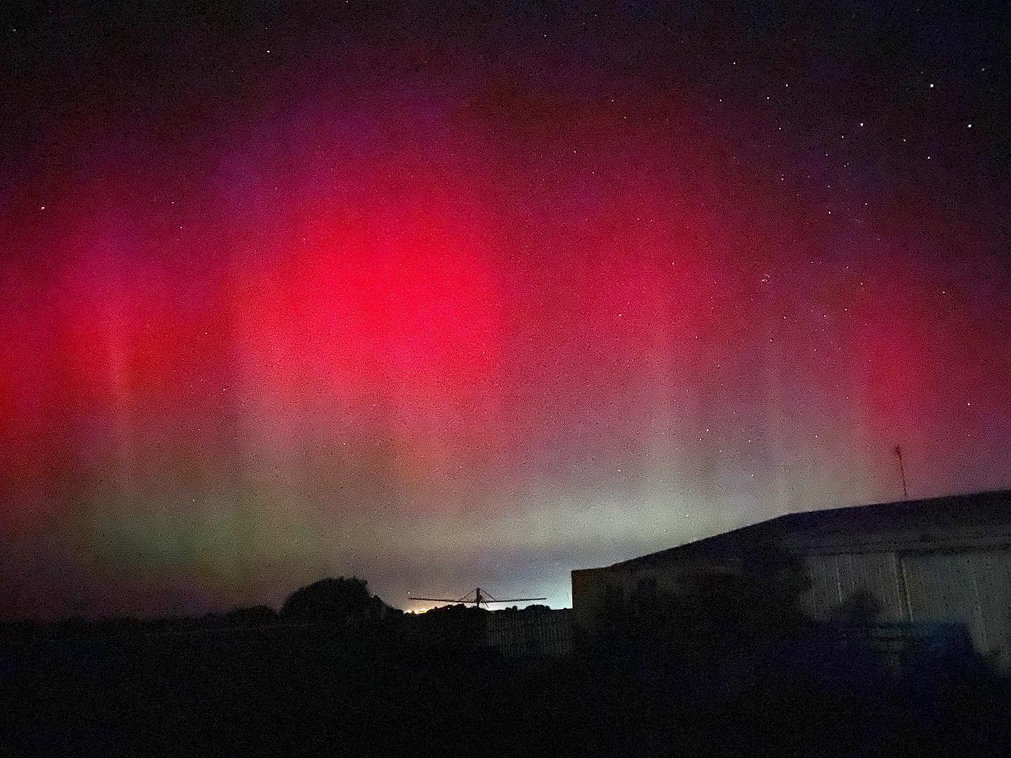 Aurora Australis… the universe is incredible.. what a show!.. 🩷💜💚💙🧡❤️✨ #stardustgraphics #portlandvictoria #auroraaustralis #stunning #frommybackverandah
