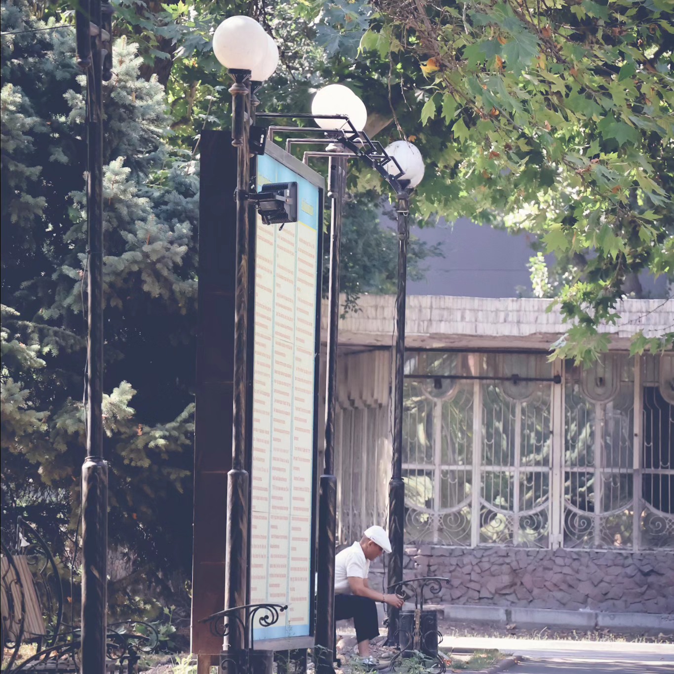 To attentive eyes, an image is capable of speaking.
#centralasia #documentalphotography #street
