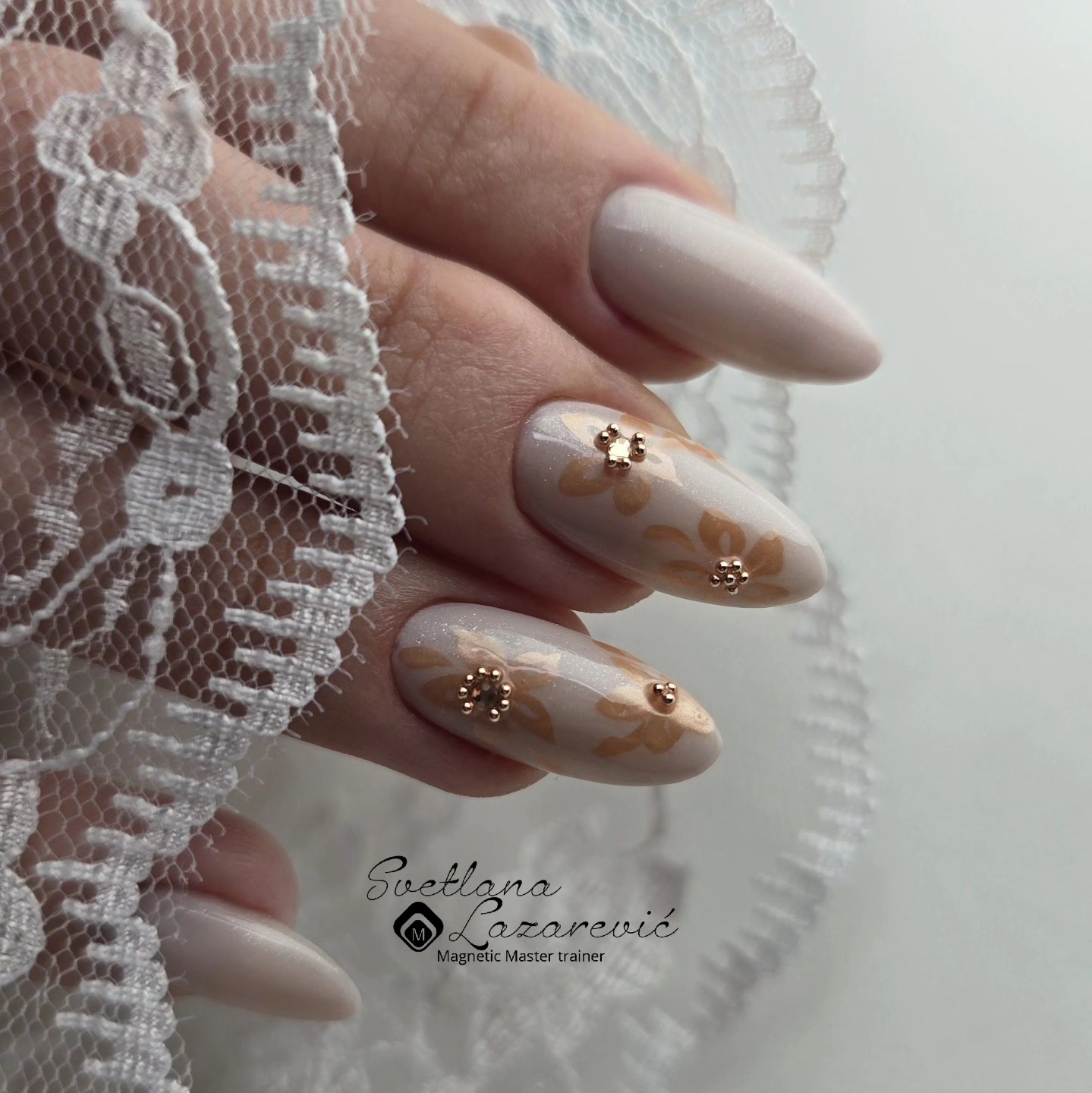 🤍 #MagneticNailDesign #whitenails💅 #nailstudio #nailsbern
