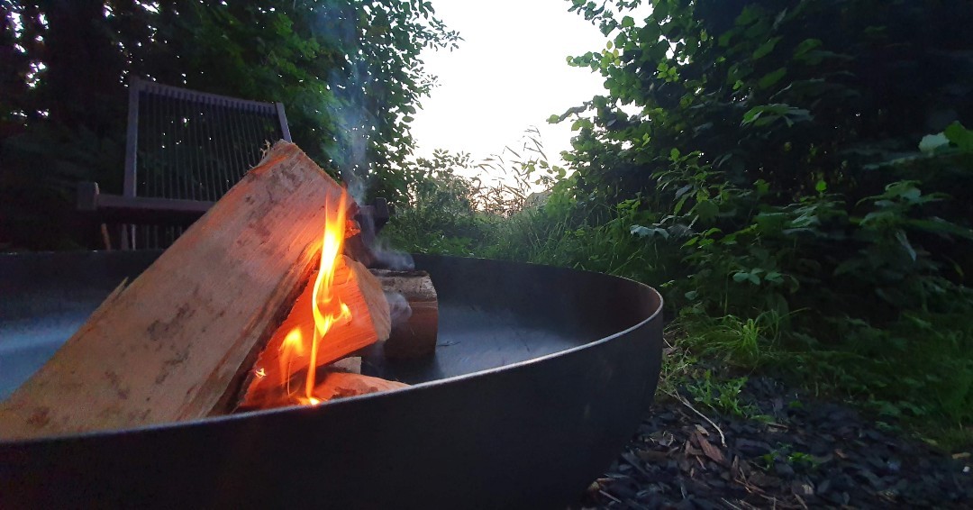 Alles neu macht der.. April?
Neue Feuerschale für Gemütlo Abende draußen in der Natur!
#tinyescapehamburg #tinyescape #escapehamburg #naturerlebnis #reisenindeutschland #travelgermany #weroamgermany #minimalism #rückzug #zufluchtsort #trip #weekendtrip #tinyhouserentals #tinyhouserental #tinyhousebuild #tinyhouseairbnb #airbnbhomes #airbnbcabin #tinycabin #cabinstay #cabinrentals #glampinghub #tinyhouseonwheels #adventurehomes #sternenhimmel #loftbed #himmelbett #sleepoutside #adventure