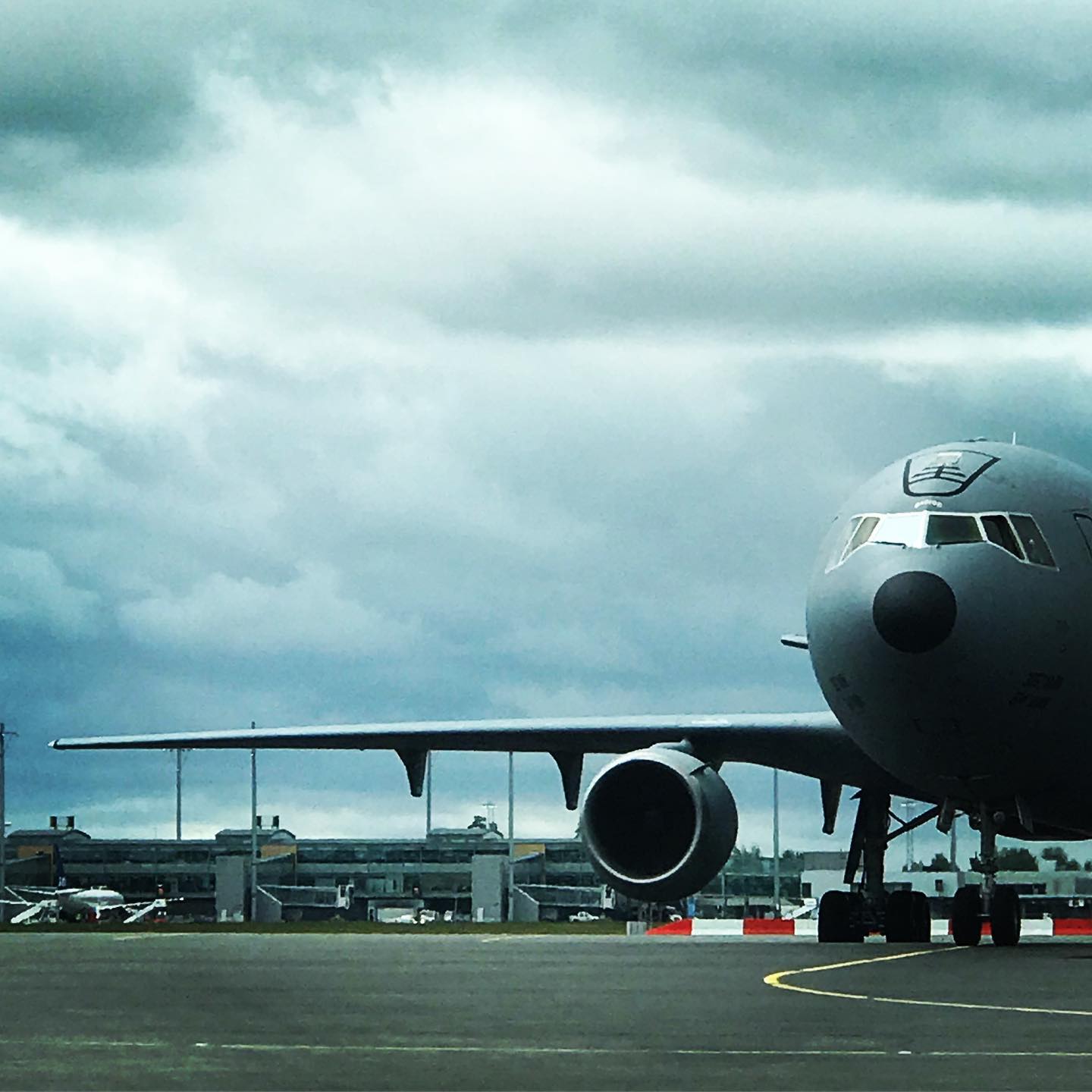 The classic DC-10/KC-10 aka C-9 has been visiting us this week, handling and technical support by @executivehandling and #sundtair. Did you know that the MTOW is 267,620 kgs? Impressive! #dc10 #osl #norway #aviation #bizjets #instapilot #engm #oslo #privatejet #instaviation #refueling #airtoair #mcdonalddouglas 🇳🇴✈️⛽️