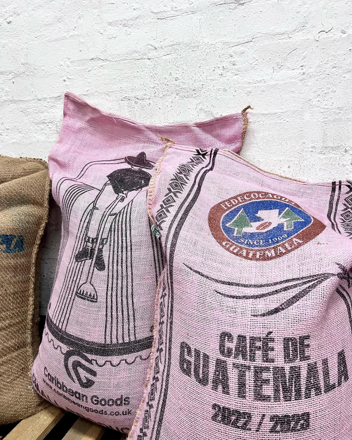 Hi Barbie! If you can’t beat them, join them 😂
Our pink coffee sacks from @caribbeangoods are particularly on trend at the moment. Talking about @caribbeangoods, we had an awesome cupping session with Javier and secured some sensational coffees for the upcoming year. Very exciting!