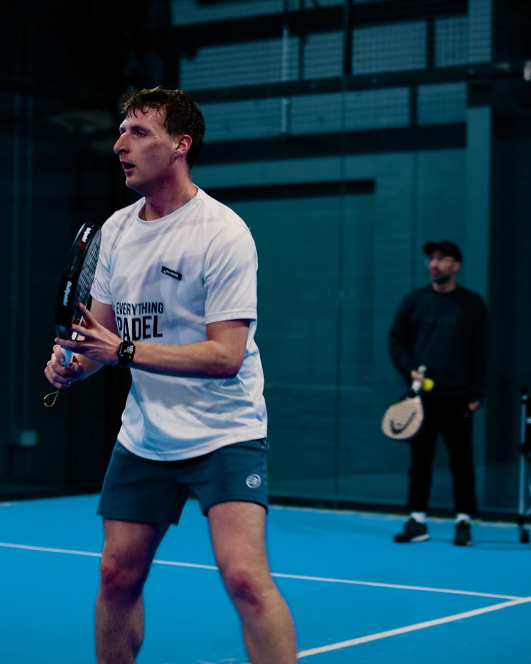 Congratulations on reaching 100,000 subscribers, Ewan. A huge milestone — and one that reflects the value you bring to the padel community.
To many, Ewan Ramsden is the founder of Everything Padel — sharing his experience, insight, and love for the game while continuing to play at a high level.
For us, he’s a familiar face on court. Someone who, despite being deeply immersed in the padel world and playing across multiple clubs, has remained a constant within the academy.
Having trained and played alongside Dan since the very beginning, Ewan has always valued the process — showing up, putting in the work, and continuing to develop his game.
It’s a pleasure to have him on court. That shared commitment to learning, standards, and progression is exactly what this academy is about.
Here’s to you 😎👌👏