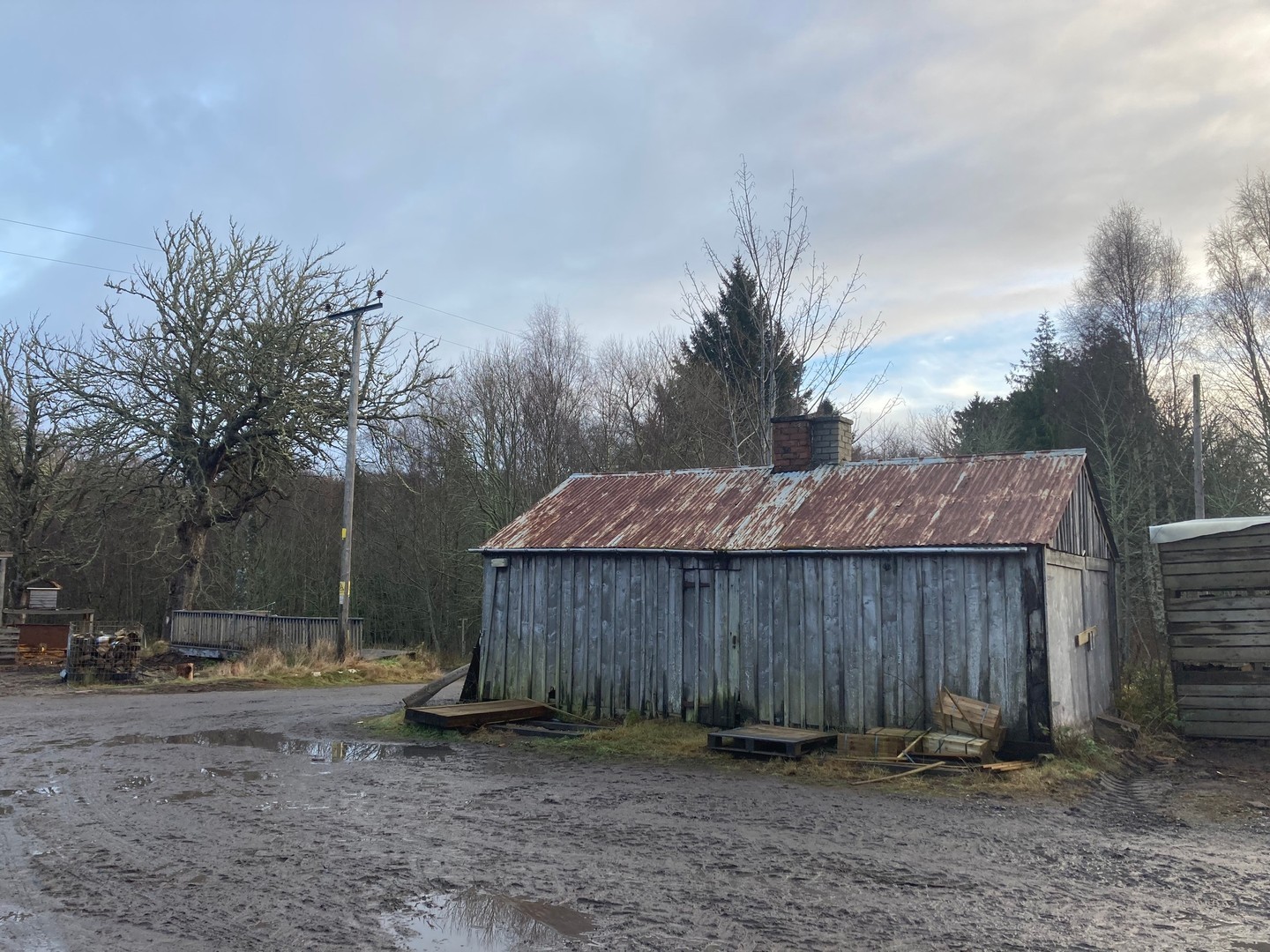 Wood cutters cabin, one of many shed type buildings surrounding a large wet yard in the middle of a forrest #highlands #walkhighlands
#cabinlife #woodworking #forest #woodwork #bothy