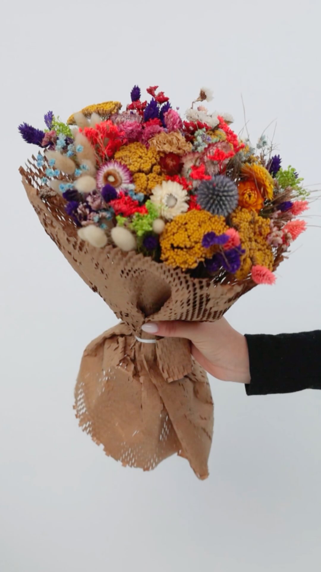 Esquece as flores 🌸
O verdadeiro romance é entre o teu negócio e quem te apoia 💖