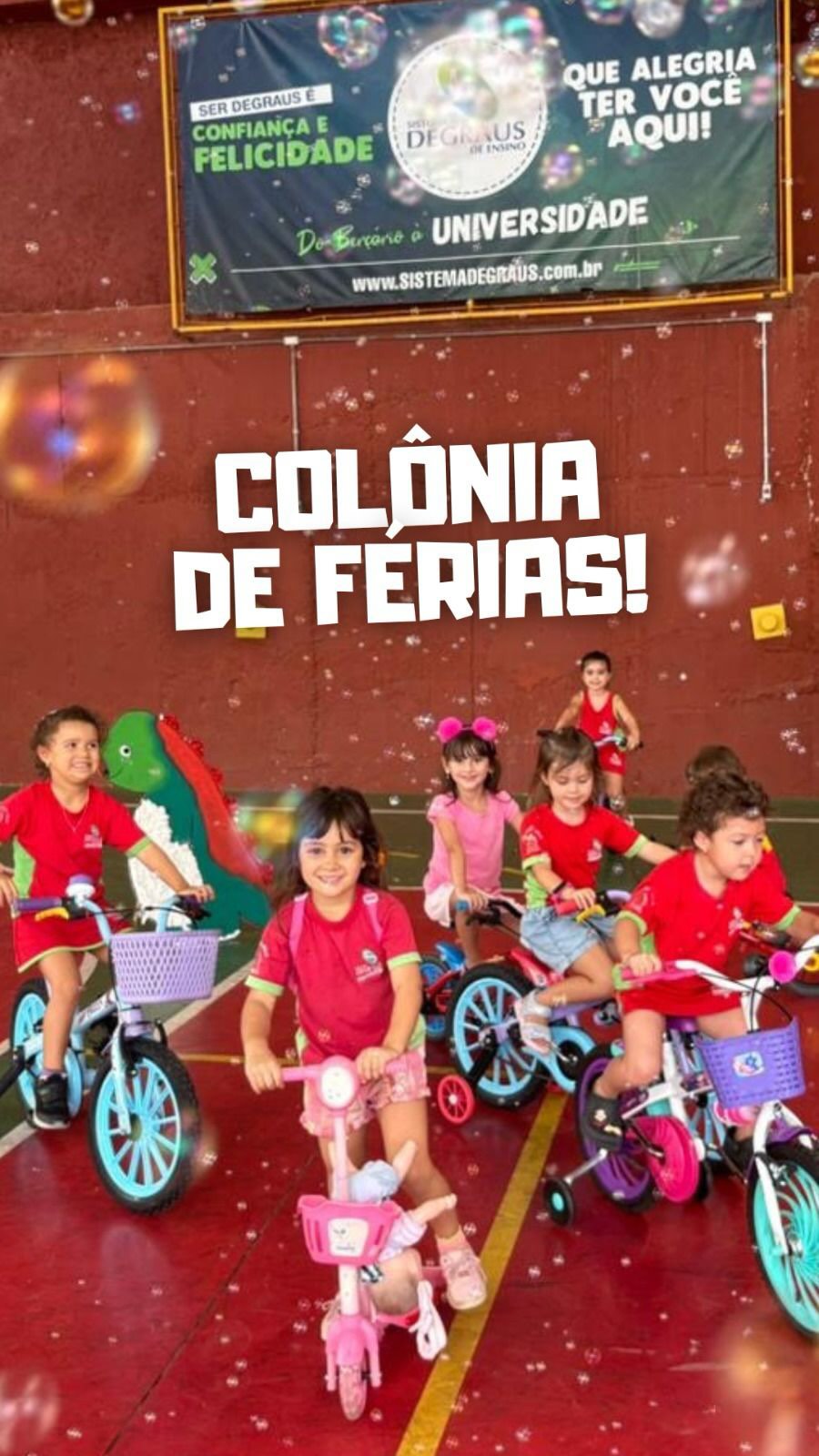 Na Colônia de Férias da Educação Infantil do Sistema Degraus, cada dia foi cuidadosamente planejado para proporcionar experiências significativas, acolhedoras e cheias de sentido para as crianças.
Vivenciamos momentos de imaginação por meio das histórias, brincadeiras na água que se transformaram em alegria, atividades esportivas em equipe, dias dedicados à bicicleta e propostas que respeitam o tempo, o interesse e a individualidade de cada criança.
Nenhum dia foi igual ao outro, porque acreditamos que a infância deve ser vivida com diversidade, afeto e propósito.
Aqui, a escola é um espaço de pertencimento. Um lugar onde as crianças sentem vontade de estar, reencontram os amigos, criam vínculos com os professores e aprendem de forma leve e prazerosa.
O sucesso da nossa colônia de férias reforça aquilo que nos move diariamente: educar com responsabilidade, sensibilidade e cuidado em cada detalhe.
Quer oferecer momentos de alegria e educação para seu filho(a)? As matrículas para a nossa Educação Infantil estão abertas! Clique no link da bio e agende sua visita.
#sistemadegraus #educacaoinfantil #voltaasaulas