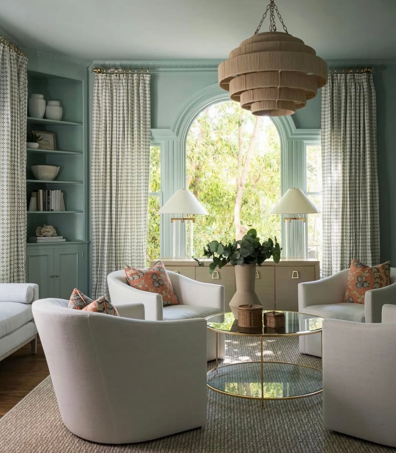 Such a beautiful room 🤍
@greigetextiles CanCan drapery adds just the right softness and texture to this elegant space.
Design: @manorandwoods
📸 @adampottsphoto
Styling: @simplystyledbyamanda