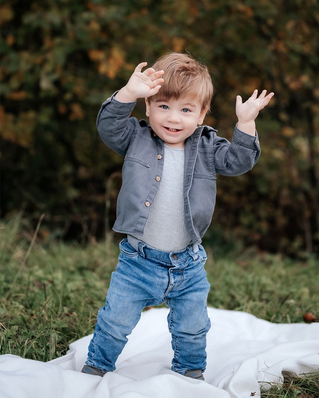 Manchmal kommt es einfach anders, als man es sich wünscht.
Mit Kindern kann man einfach nichts planen 🤍
Ich hatte schon einiges dabei, warum ein Shooting abgesagt werden musste:
Starke Schürfwunden, geschwollene Augen, Fieber …
ja, sogar frisch abgeschnittene Haare waren schon dabei 😅✂️
Und wisst ihr was? Dafür habe ich vollstes Verständnis.
Denn das Wichtigste ist immer:
Ihr sollt euch wohlfühlen und fit genug für euer Shooting sein 🥰
Würdet ihr das Shooting durchziehen?