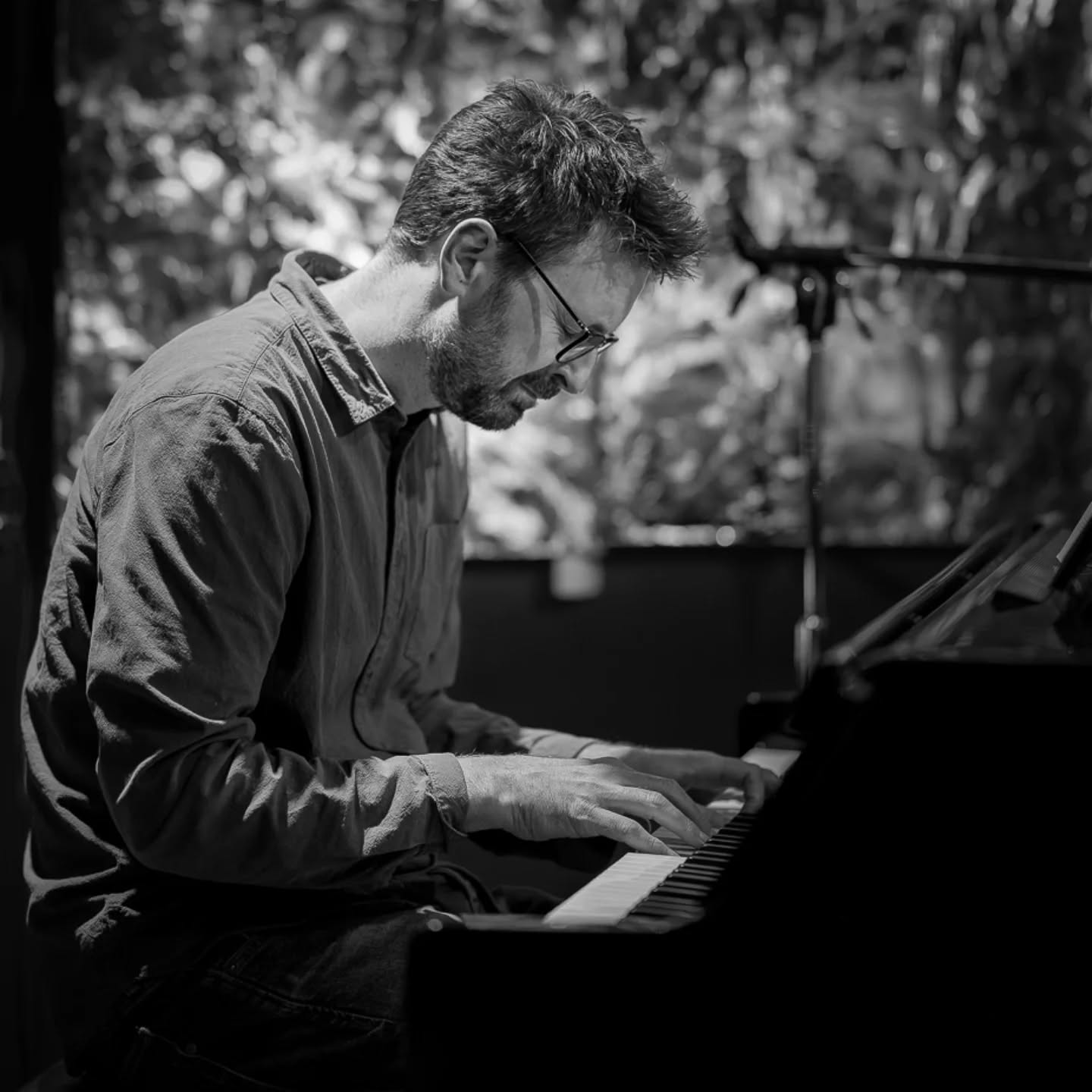 Kilian Kemmer Trio
.
.
...fotografiert beim Auftritt in der Jazzbar Vogler am 19.11.2024.
.
.
.
.
#music #jazz #jazzmusic #jazzpiano #konzerfotografie #concert #concertphotography #fujifilmde #fujixt5 #fujixf33f14 #jazzbarvogler #leica #leicacamera #leicam #leicasl2s #leicaphoto #leicaphotography #leicaimages #leica_camera #leicamonochrom #leica_world #sigma #sigma85mmart #mood #picoftheday #bestpicoftheday #picofthedays #thepicoftheday #allesfürdasbestebild #bhop_photography