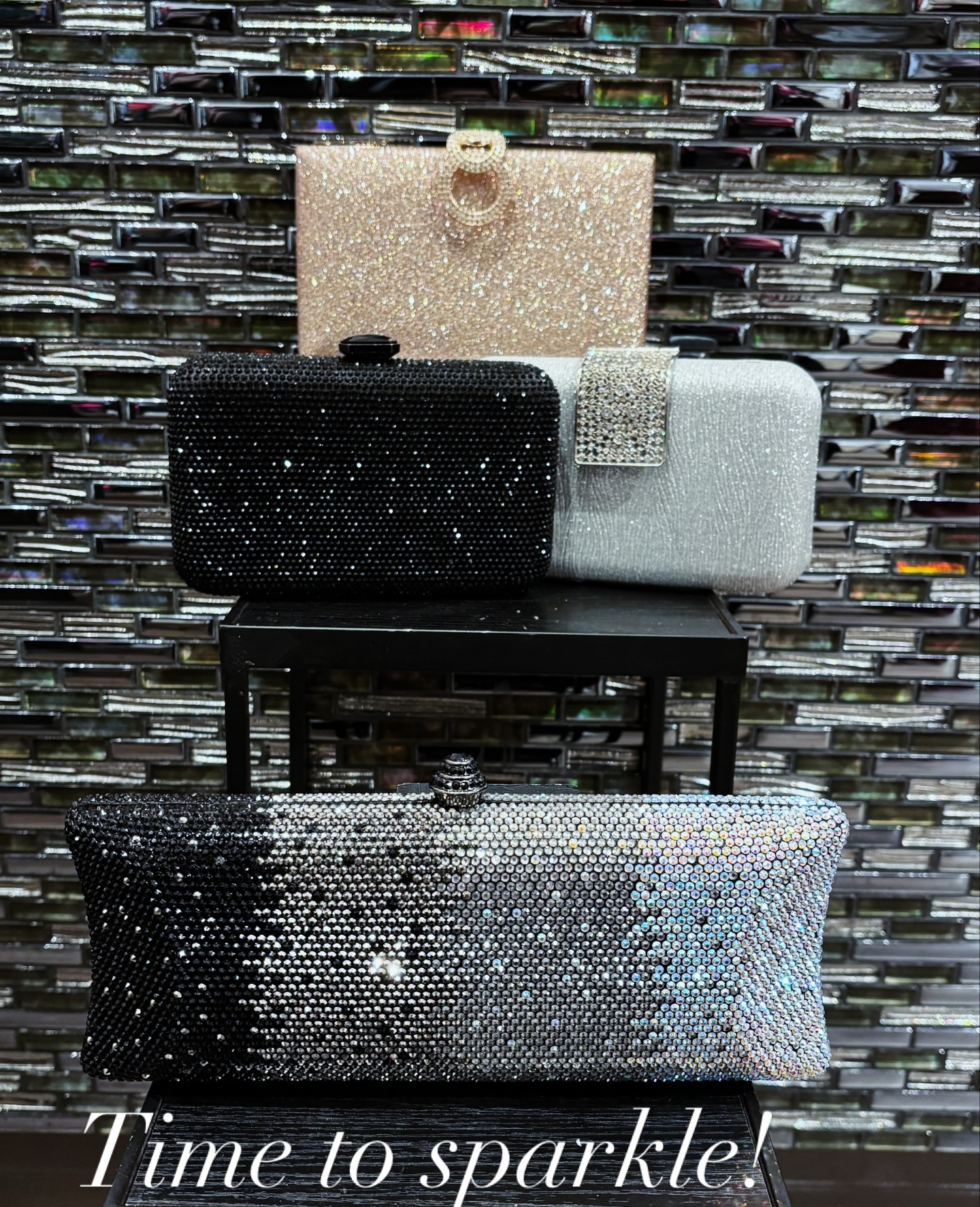 All that glitters! Holds your phone too!
#sparkle #statement #glitter #eveningpurse #evening wear#TorontoFashion #AnnexToronto #SeatonVillage #TorontoFashion #Europe #Fashion #FallFashions #NewArrivals #newyearssparkle #purse
#WomensClothing #ShopLocal #EuropeanClothingToronto #CanadianArtist
#shoplocal
#fashion
#fashionista
#Smallbusiness