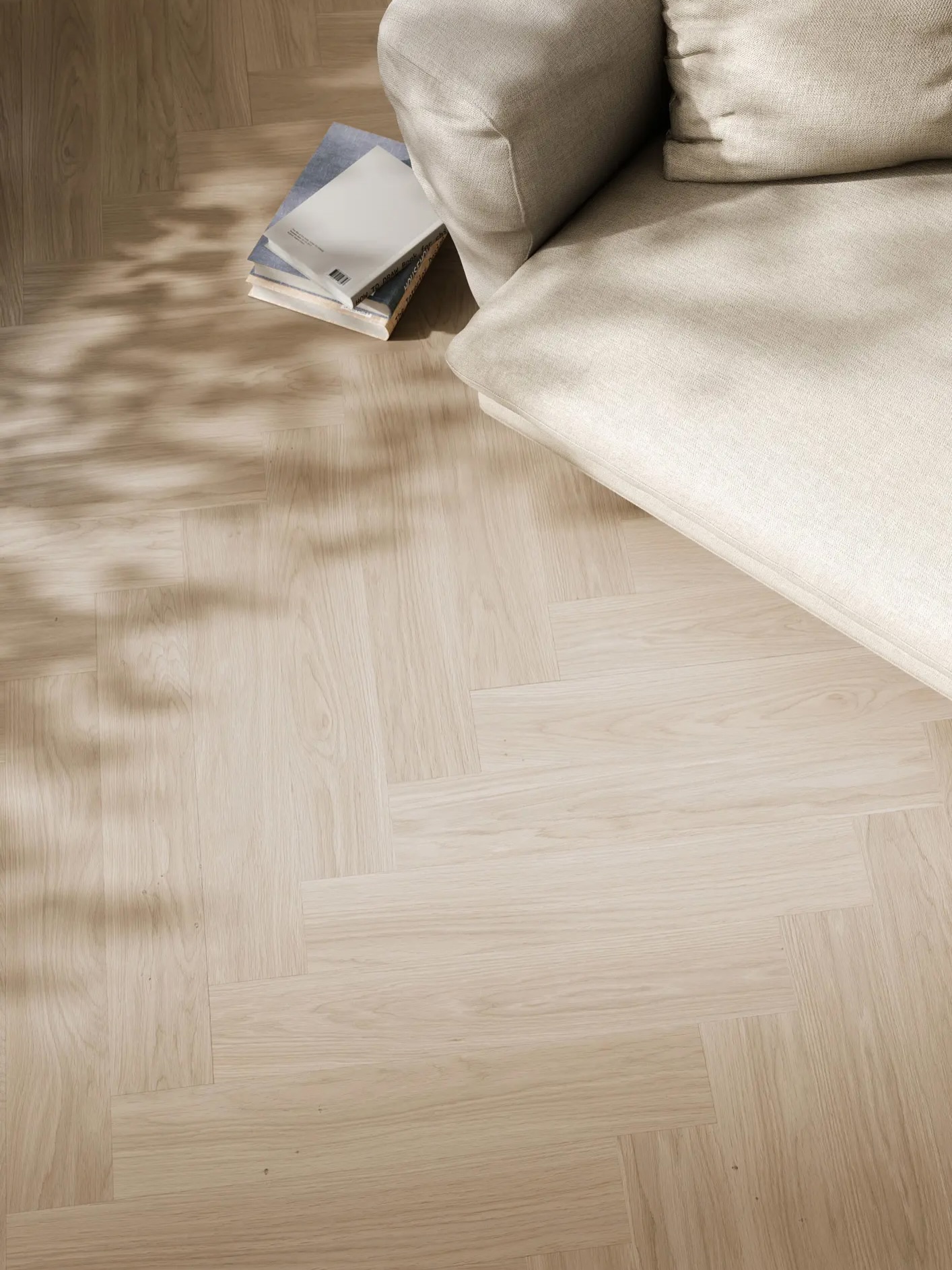 BOEN Parquet è molto più di un pavimento in legno: è un impegno verso la bellezza, la qualità e la sostenibilità.🌿
Nata con una forte tradizione europea, @boen_parquet_hellas produce parquet in legno massiccio e multistrato che coniugano materiali naturali, design senza tempo e prestazioni elevate per ogni ambiente. La varietà di formati e composizioni, dalle eleganti plance ampie ai listoni a 3 strati, fino alle geometrie più classiche come la spina, permette di personalizzare ogni progetto con carattere e stile.
Un elemento distintivo di BOEN è il profondo impegno per l’ambiente e il benessere: oltre il 95% delle materie prime proviene da foreste europee gestite in modo sostenibile, con sistemi di tracciabilità secondo standard FSC™️.
I prodotti sono inoltre certificati con marchi internazionali che ne attestano la qualità dell’aria indoor e l’assenza di emissioni nocive.
La scelta di un parquet BOEN significa rendere ogni spazio più caldo, naturale e unico, con la certezza di un prodotto pensato per durare nel tempo e rispettare l’ambiente.
✨ Vieni a scoprire tutte le collezioni BOEN da Forme e Superfici, dove design e sostenibilità si incontrano.
#boen #parquet #formeesuperficistore #pavimentiinlegno #sostenibilitá