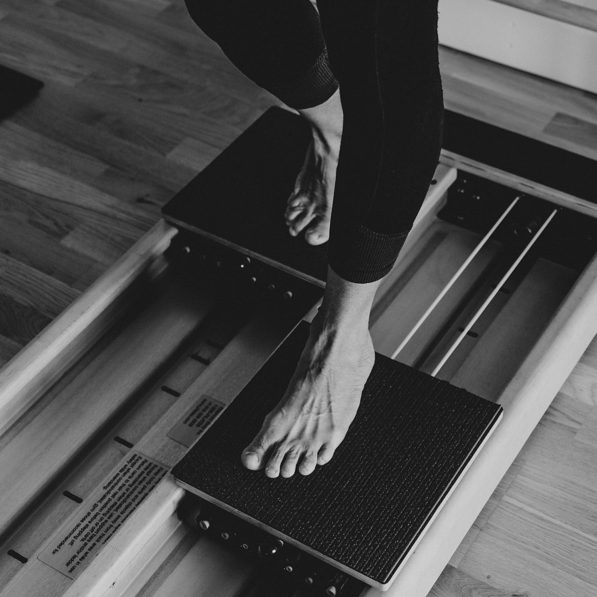 “You are always a student, never a master. You have to keep moving forward.” Conrad Hall
_
#pilatesandmovement #pilatesandmovementsunshinecoast #pilates #corealign #pilatessunshinecoast #sunshinecoastpilates #pilatescoolum #pilatesmarcoola #movesunshinecoast #fitnesssunshinecoast #sunshinecoastfitness #sunshinecoastmovement #healthandfitness #healthandfitnesssunshinecoast #sunshinecoasthealthandfitness #movingforward #footwork #standingbalance #gait #coordination #proprioception #gravity