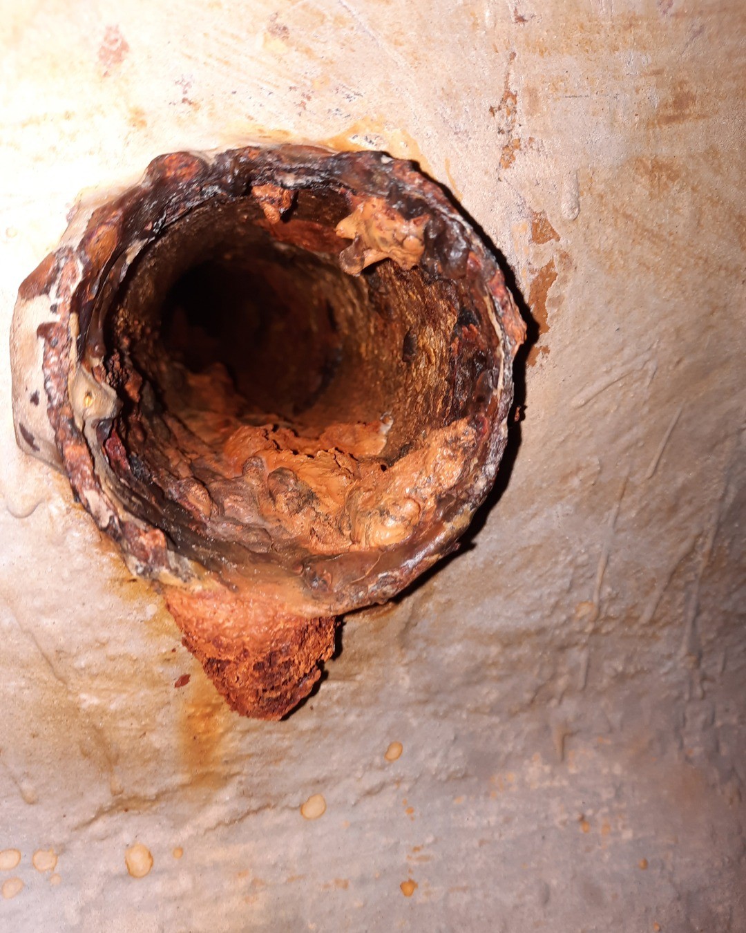 Tubulação observada durante uma de nossas inspeções nos reservatórios!
.
# #engenhariacivil #engenharia #engenhariadf #manutencaopredial #vistoriapredial #sindico #engenhariadiagnostica