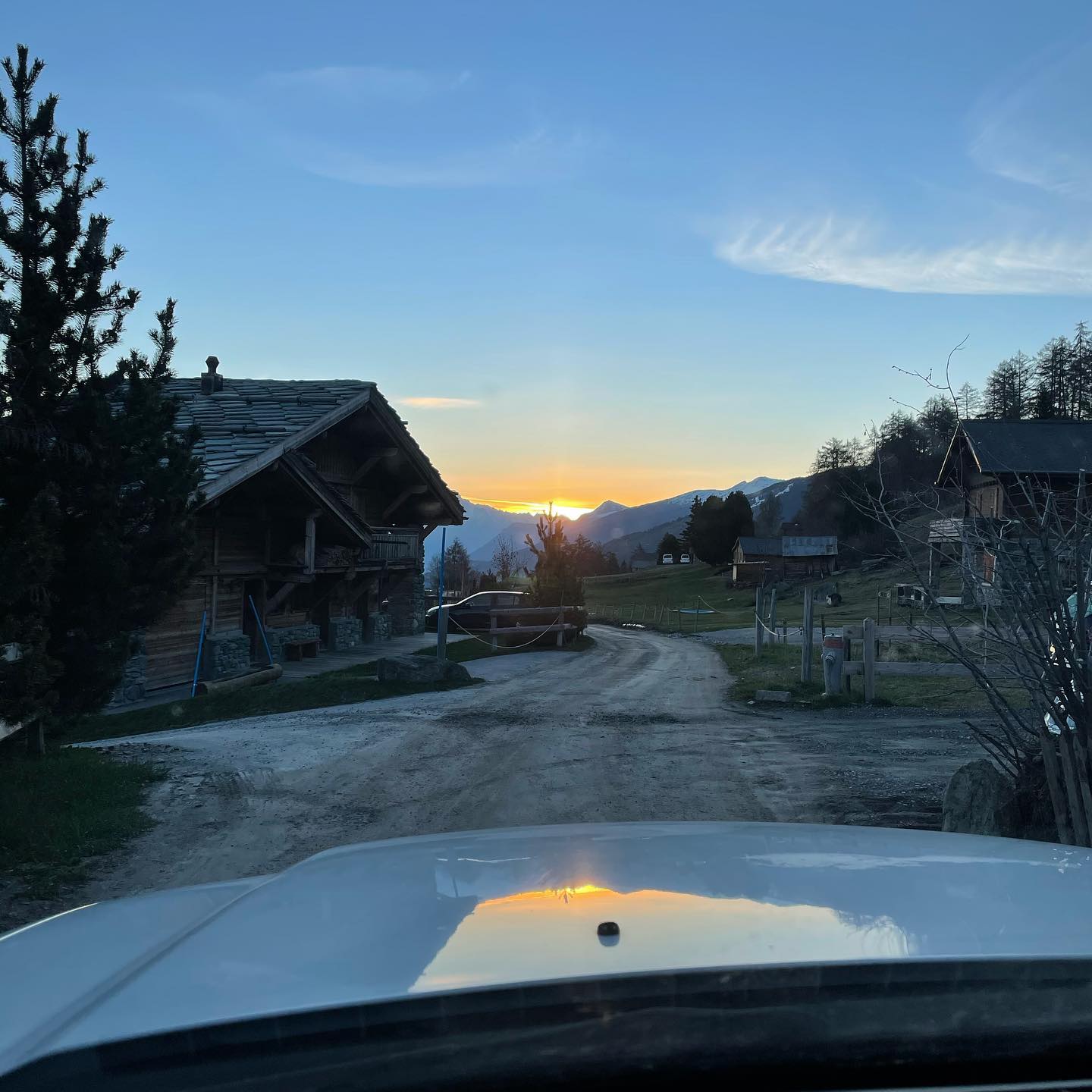 Beautiful day to kill some weeds!
-
-
#nendaz #nendazswitzerland #morning #sunrise #gardening #landscaping #lawncare