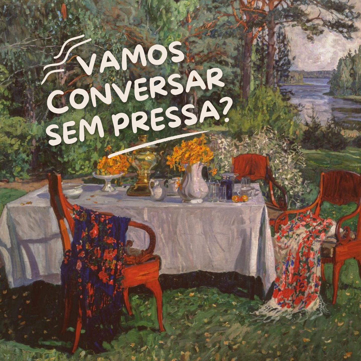 Toalha rendada sobre a mesa de madeira. Bule de café quente, um bolo recém-saído do forno.
Puxamos uma cadeira, nos sentamos e batemos um papo cheio de presença.
É assim que eu gostaria de conversar com cada uma de vocês.
Gostaria de recebê-las, com calma, numa sala que mostra sinais de vida: o brinquedo num cantinho, o cachorro dormindo no tapete, o livro aberto no aparador. Gostaria de te perguntar como você está e te contar o que eu ando vivendo. Gostaria de te olhar nos olhos enquanto falamos, rimos, nos emocionamos.
Quem sabe isso, de fato, acontecerá com uma ou outra de vocês: que alegria será!
Mas, ainda que não possamos nos encontrar presencialmente, ainda que as nossas trocas aconteçam apenas de forma on-line, o meu desejo, do fundo do coração, é tornar essas conversas cada vez mais aconchegantes, intencionais e desaceleradas.
Mas, aqui pelo Instagram, isso NÃO me parece possível. Portanto, vou me ausentar dessa rede por um bom tempo (talvez meses, talvez anos, talvez para sempre).
Então, minha querida, TE CONVIDO A SE INSCREVER NA MINHA NEWSLETTER.
Através de e-mails escritos para serem lidos sem pressa, vamos conversar sobre tudo aquilo que pode ser fonte de inspiração para um dia a dia mais leve e cheio de contentamento.
Também será por lá que te manterei informada sobre os novos programas da Rádio Leveza e outras boas novidades que surgirão pelo caminho!
Antes de terminar este post, quero agradecer a cada uma de vocês pelo tanto de carinho que me deixaram com as suas mensagens e e-mails durante o meu tempo de pausa. Saibam que cada palavra me tocou profundamente. Muito obrigada!
Um beijo♡