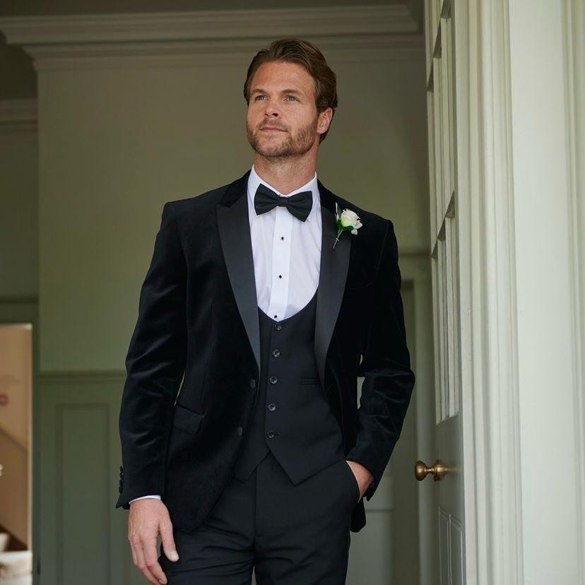 T U X E D O S
•
As the year draws to a close, we’re looking to the future. 2024 is just round the corner and our range of custom made Tuxedos & Smoking Jackets can create the perfect look for your big day.
•
#2024weddingtrends #2024weddings #suithire #weddingsuits #groom #groomssuit #bride #style #tailoring #kentwedding #essexwedding #londonwedding #surreywedding #menwithclass #suitsupply #wellsuited #formalwear #hirewear #suithirekent #suithirelondon #weddingsuit #suithirecanterbury #madetoorder