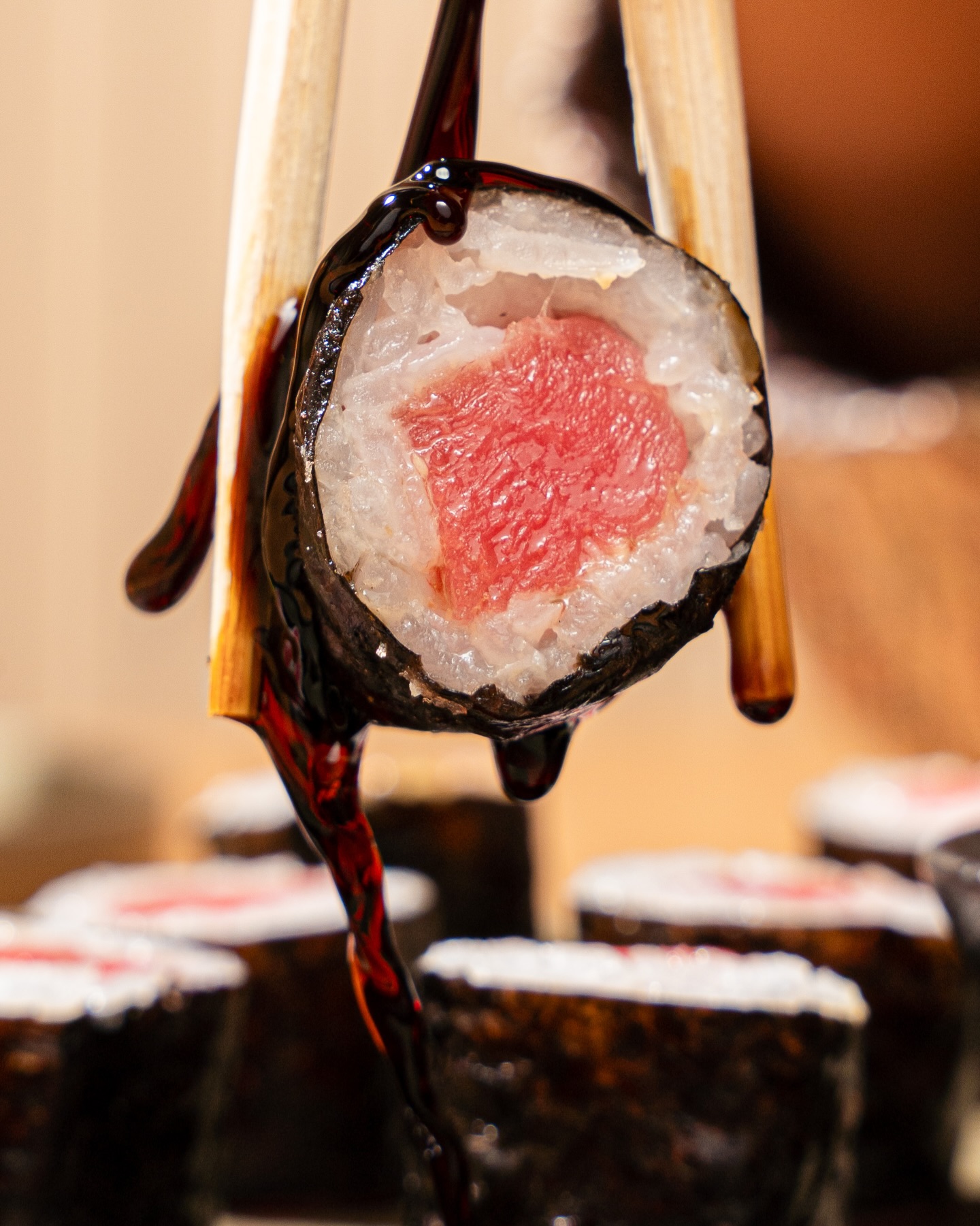 ✨NEW✨ Presentamos el MAKI ROLL el que no sabías que necesitabas🥢puedes seleccionar 1 de tres rellenos: Tuna, salmón o camarón. ¿De qué lo elegirías? Vota.👇🏻
Refrescante, lleno de sabor para ti o para compartir, pruébalo y cuéntanos que te parece.