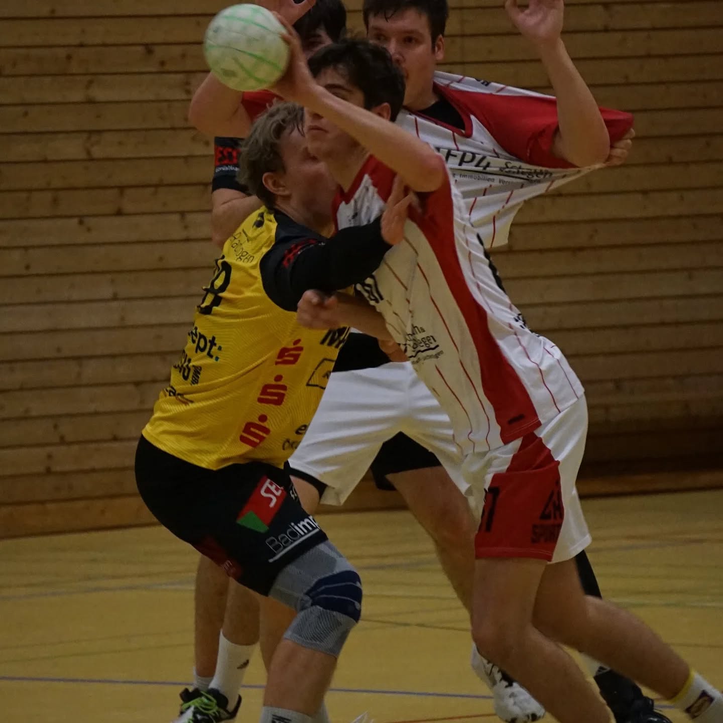 Die Fotos zum Spieltag am Samstag. 📸 Leider mit einer Niederlage gegen Gr.-Bieberau/Modau II. Jetzt heißt es, Fehler zu optimieren und nach vorne zu schauen, da es am Samstag gegen Fürth/Krumbach geht.
#hsgbensheimauerbach #einehsg #allreds #handball #handballphoto