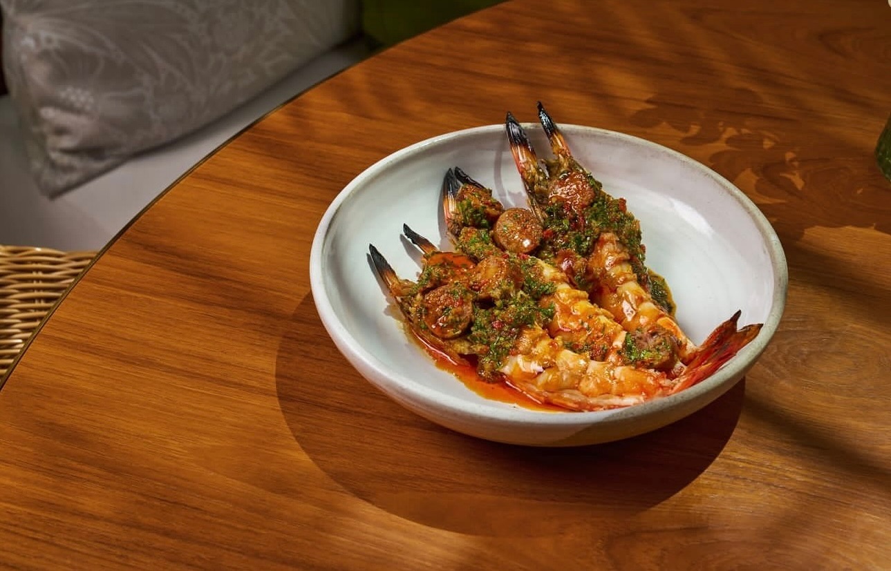 New Dish! @fyshsingapore Charcoal Grilled Mooloolaba King Prawns with a Murray Cod Chorizo & BBQ Tomato Chimichurri
Such a treat seeing our Mooloolaba Eastern King Prawns plated up in various cooking styles and methods by chefs! Ocean to plate!
🦐 🍤 🦐 🍤
#restaurants #fisherman #trawler #sustainableseafood #australianseafood #kingprawn #oceantoplate #singapore #chefs #chefsofinstagram #foodies #mooloolaba