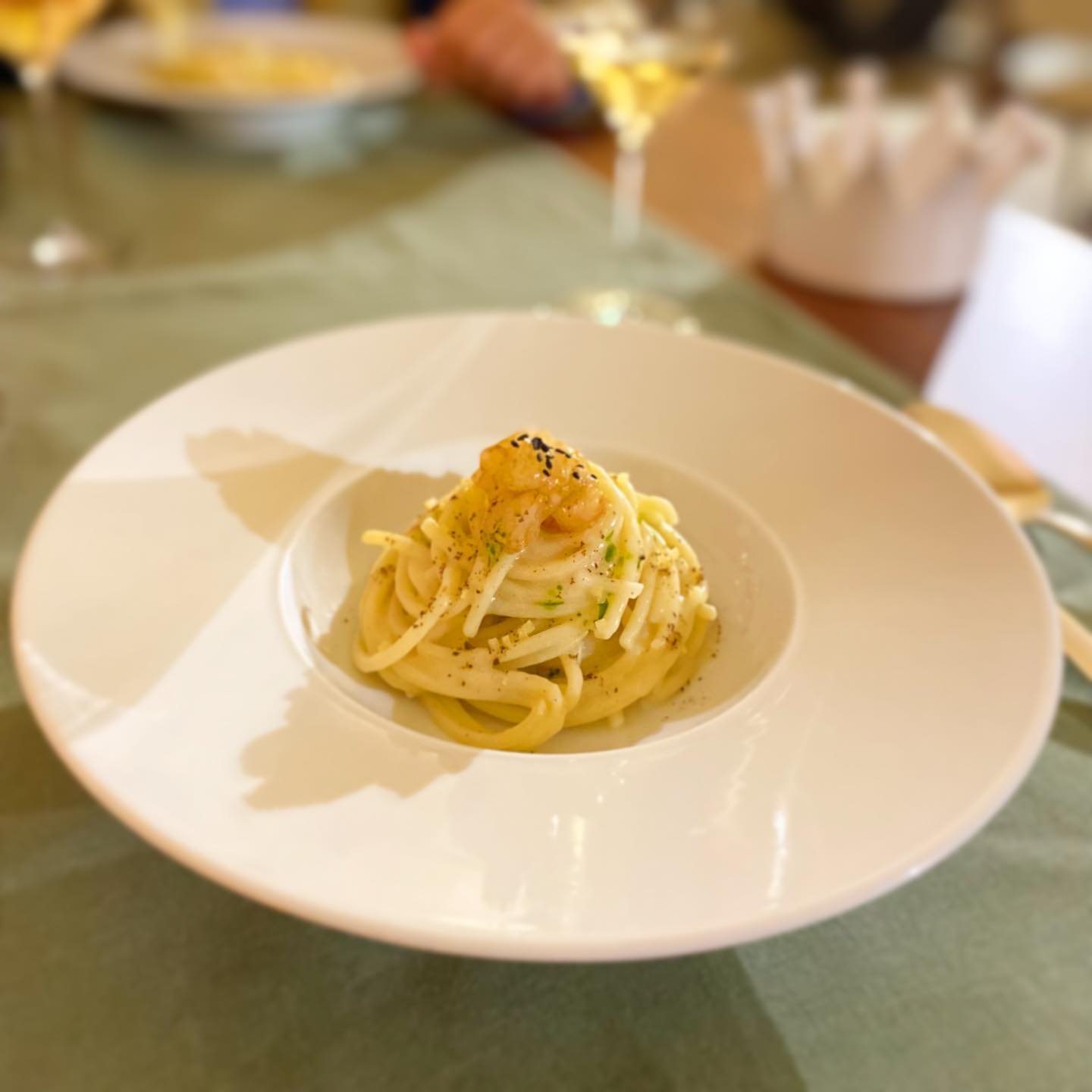 Vieni a scoprire i fuori menu di @tommysanguedolce ✨✨✨
✨
#finedining #finefood #chef #chefslife #igersfood #igerswine #salento #igerspuglia #igerslecce #restaurant #prawn #gamberiviola #purple #menu #autumn #pasta #pepper #prawns