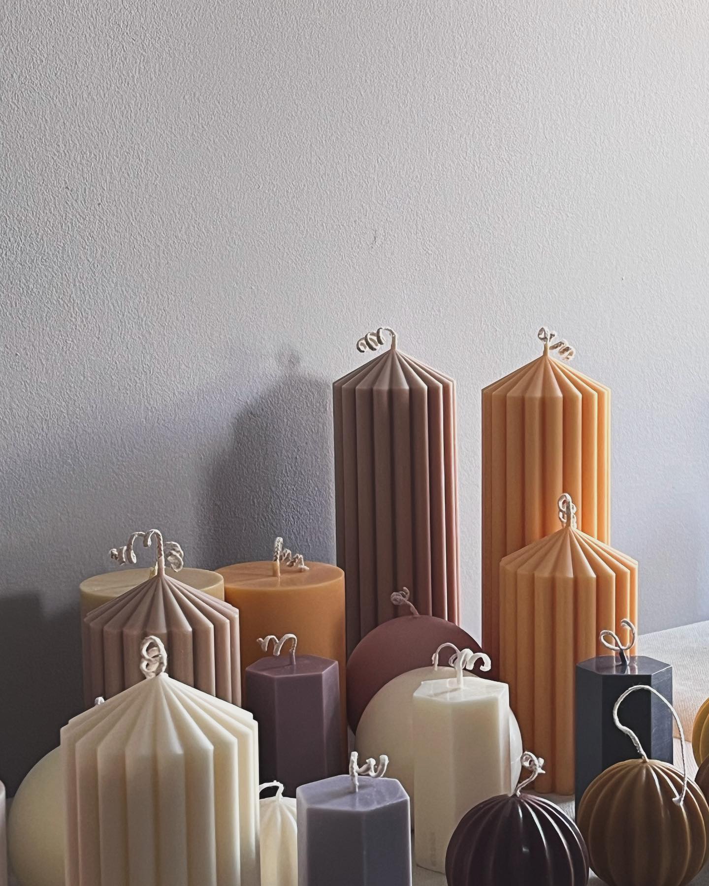 Getting ready to go 🕯️
.
.
#candles #autumncandles #autumncolours