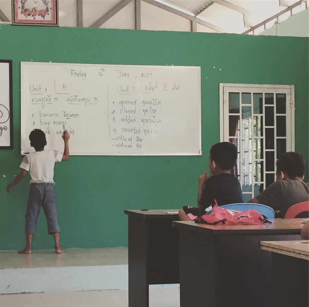 @sreykasmile provides daily English lessons to the children of its partner shelters.
#sreykasmile #nonprofit #mangobridge #shelter #interngopartnership #ngo #endpoverty #familyplanning #health #care #hygiene #education #chidren #kids #cuteness #love #smiles #hugs #laugthers #khmer #cambodia #englishclasses #sponsortheireducation #doinggoodfeelsgood