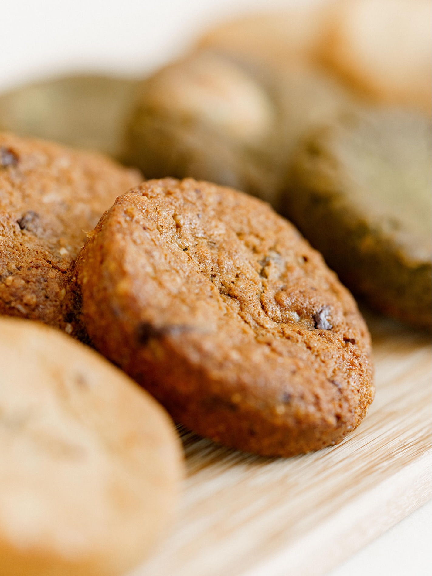 Freshly baked. Seriously addictive 🍪✨
Meet our Cookie Collection — crafted with real butter, premium chocolate, and just the right balance of crisp edges + soft centres👌
From classic favourites to signature flavours, every cookie is baked in small batches for maximum flavour and texture🔥
Perfect with coffee.
Perfect to share.
Perfect to keep all to yourself 😉
Available daily at both Le Beau locations🤫❤️
P.S. Cherry st is open today
#LeBeauBakery #CookieCollection #TorontoBakery #FreshlyBaked #CookiesOfInstagram #TorontoFoodies #ArtisanBaking #SmallBatchBaking #ButterCookies #ChocolateChipCookie #CafeToronto #CherryStreetToronto #DistilleryDistrict #RegentParkTO #SupportLocalTO #LuxuryBakery #MadeFromScratch