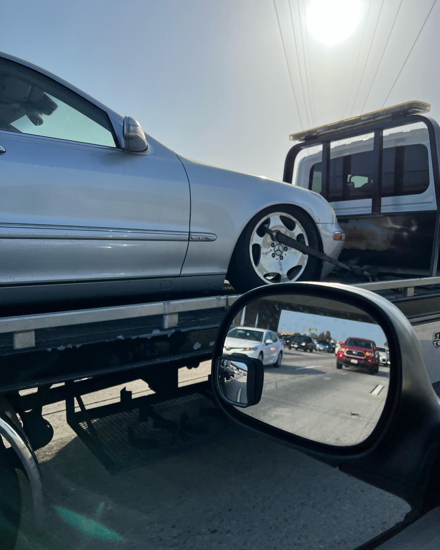 Oh, here’s a good place to hook, I’m sure the car owner won’t mind the new gouges in his wheel🙀