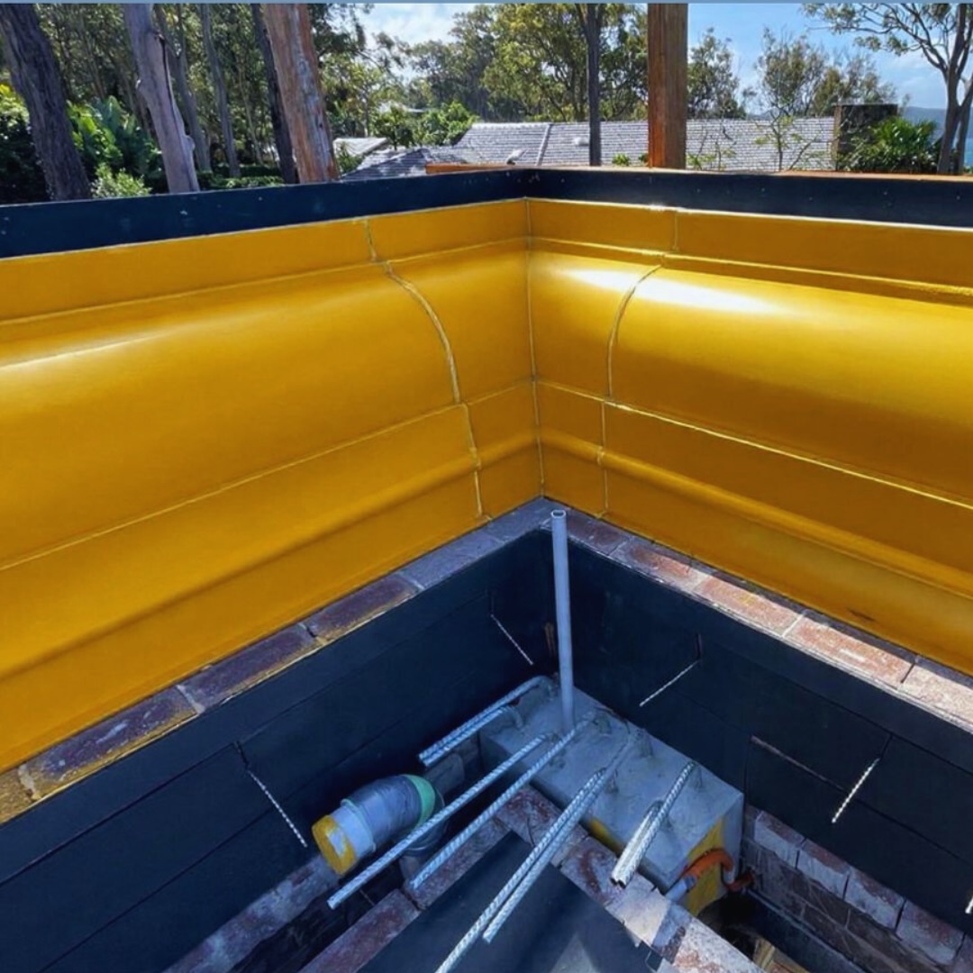 Parapet Moulds on site, We are ready and excited to see the results!
#bespokeformwork #architecturalconcrete #customshapedconcrete #Parapetmoulds