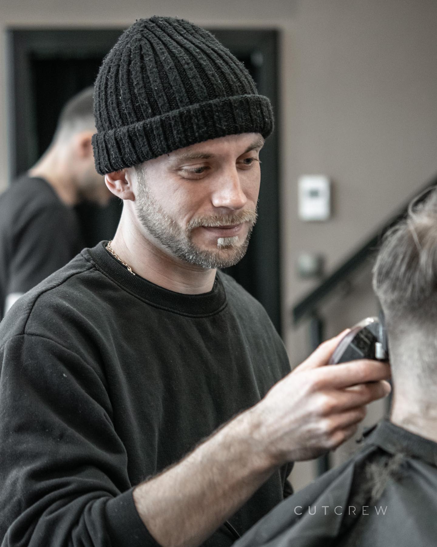 CUTCREW
je místem pohodové atmosféry. Od prvního kontaktu se zákazníkem, až po péči, kterou jim po celou dobu věnujeme.
#cutcrew #kadernictvibrno #vibebarbershop #barber #barbershop #barbershopbrno #brno #haircut #manhaircut #hairstyle #manstyle #hairdresser #hairgoals #stylist #hairstylist #barbersenior